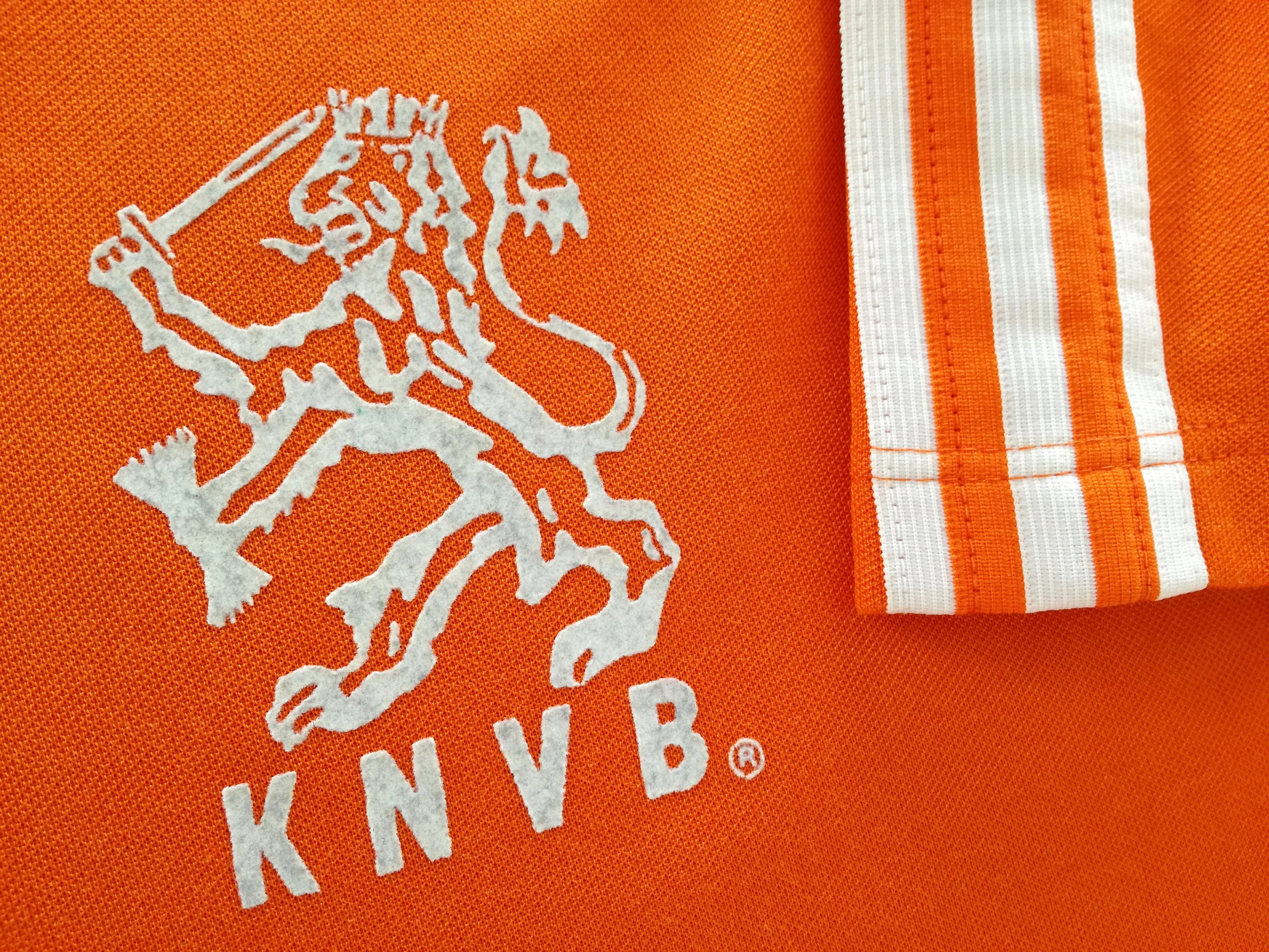 1985/86 Netherlands Home Football Shirt (M) - Image 5