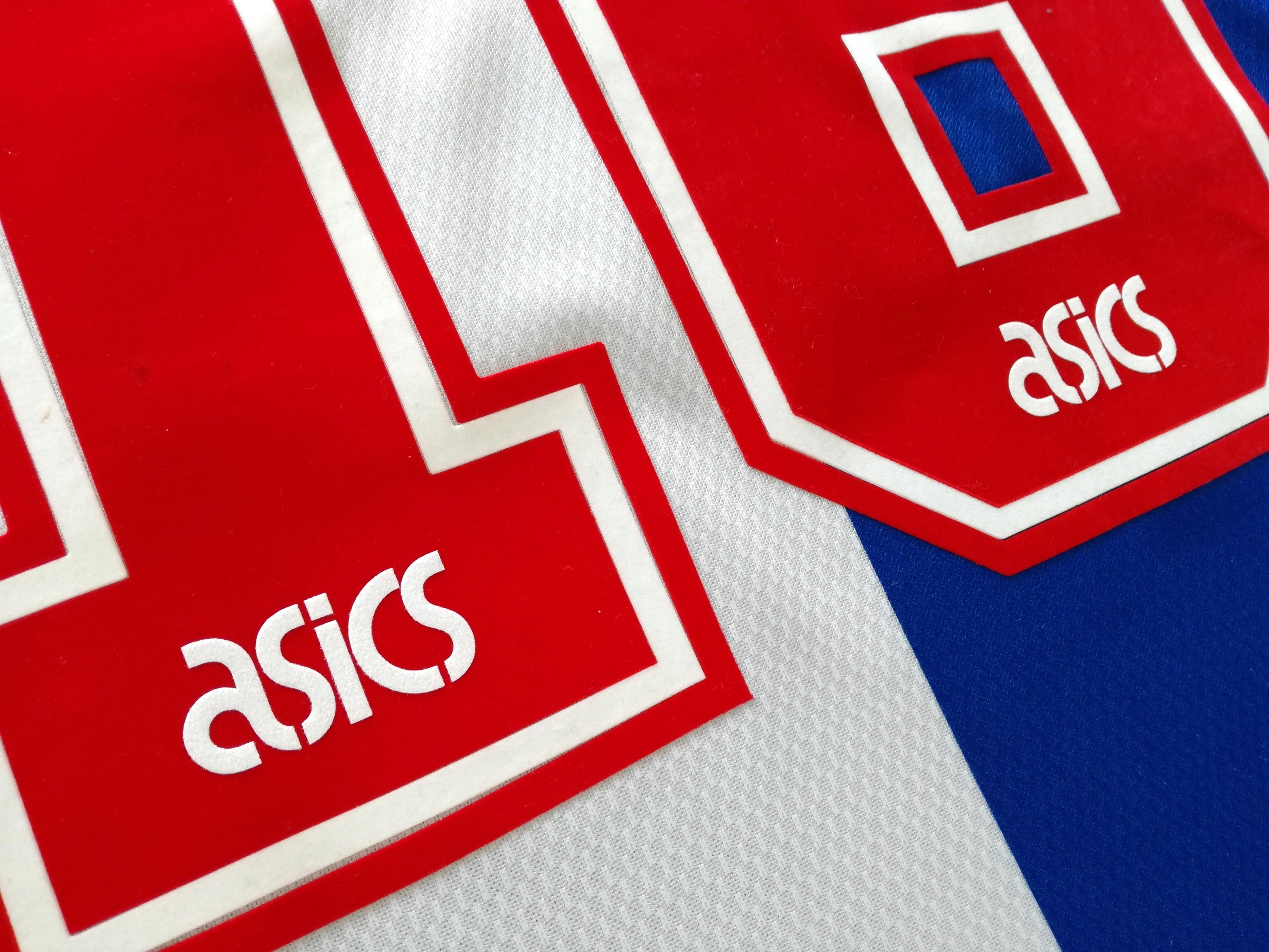1994/95 Blackburn Rovers Home 'Champions' Football Shirt Sutton #16 (XL) - Image 10