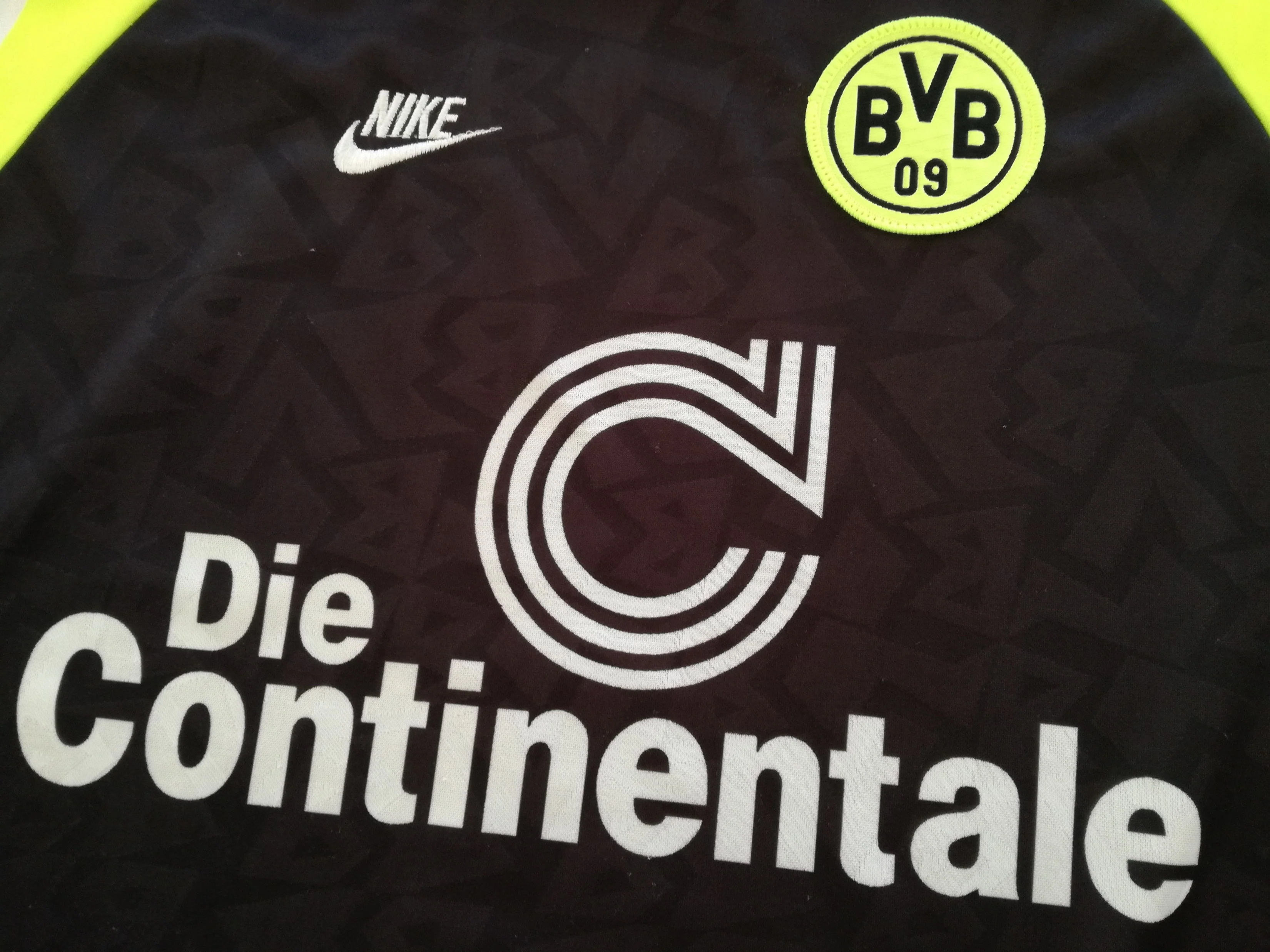 1995/96 Borussia Dortmund Away Football Shirt. (XL) - Image 3