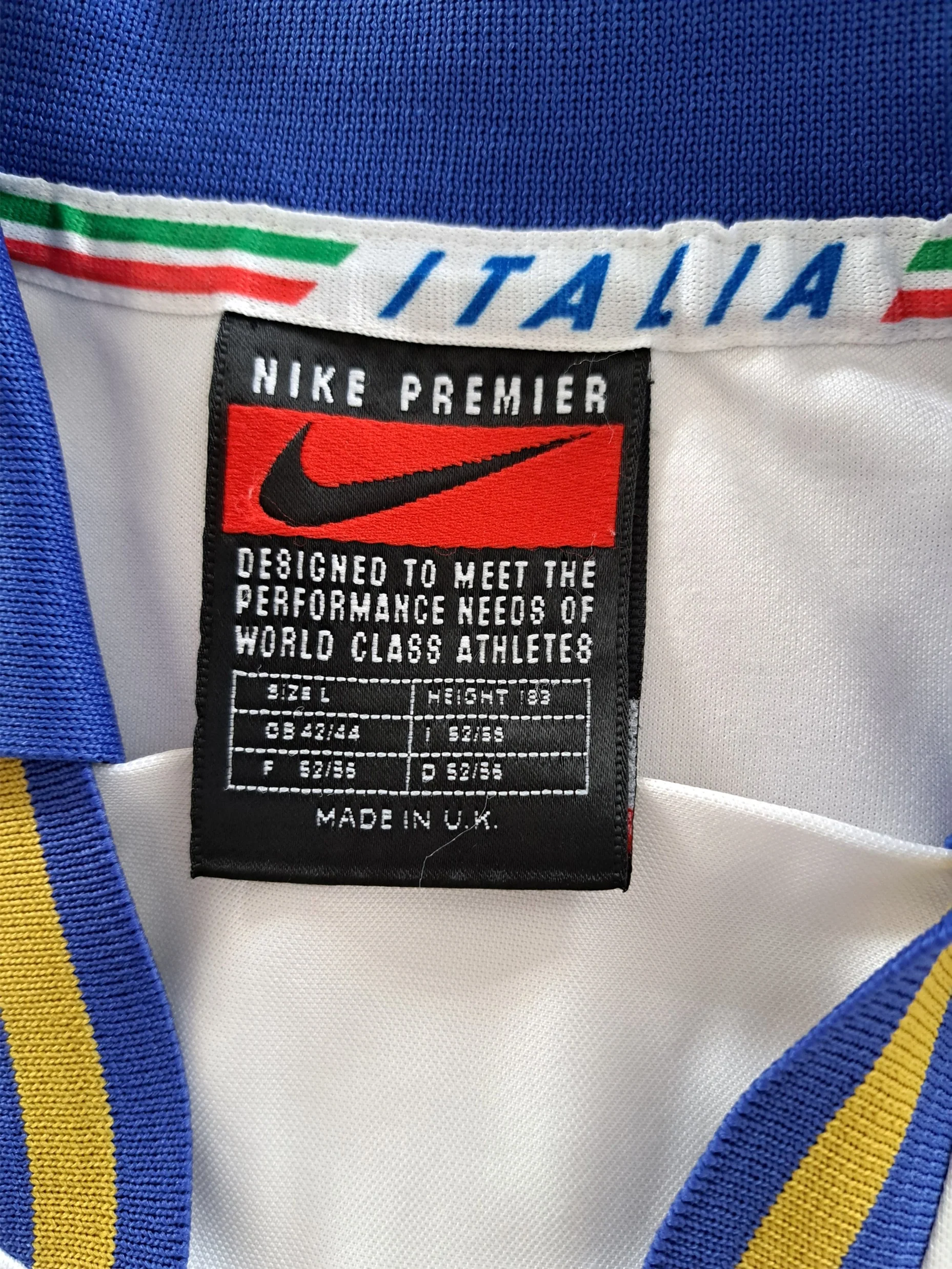 1996/97 Italy Away Football Shirt (L) - Image 2