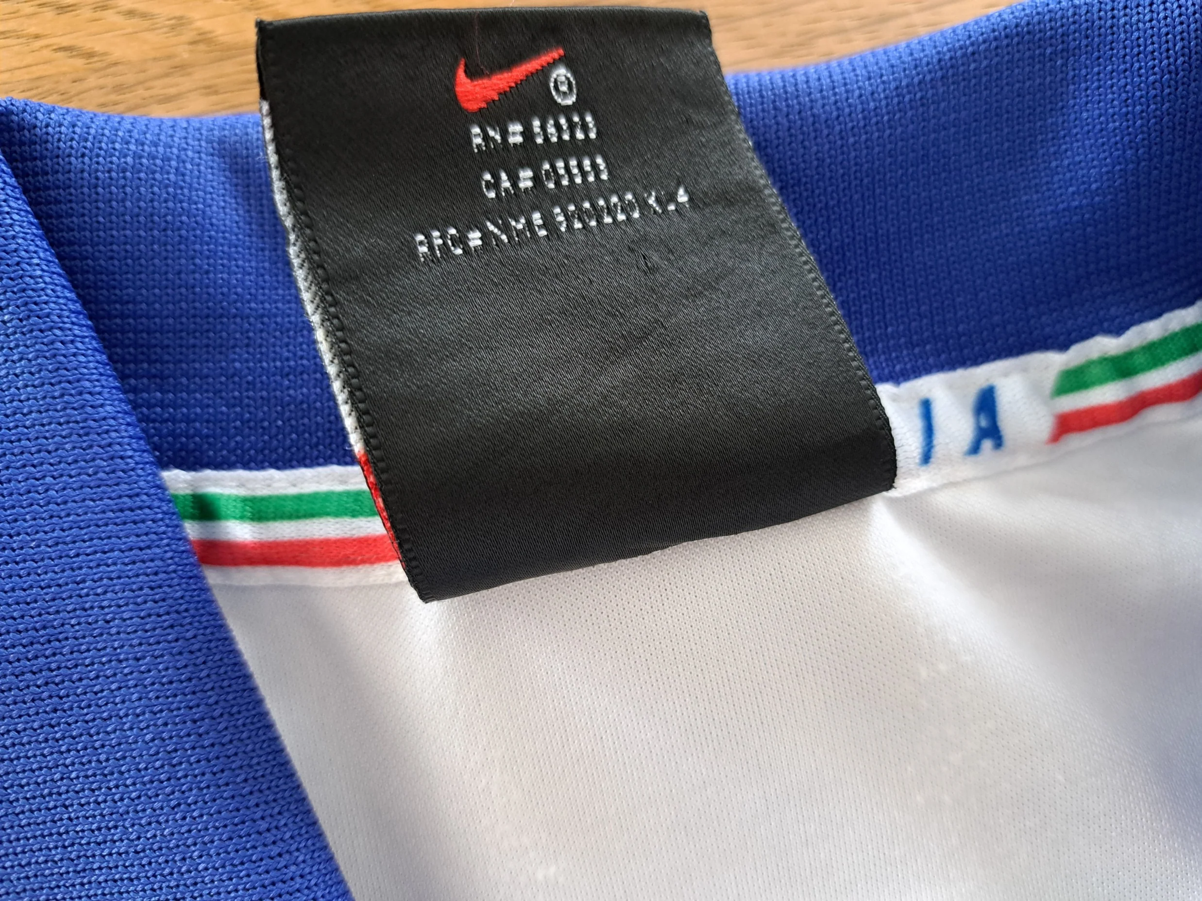 1996/97 Italy Away Football Shirt (L) - Image 3