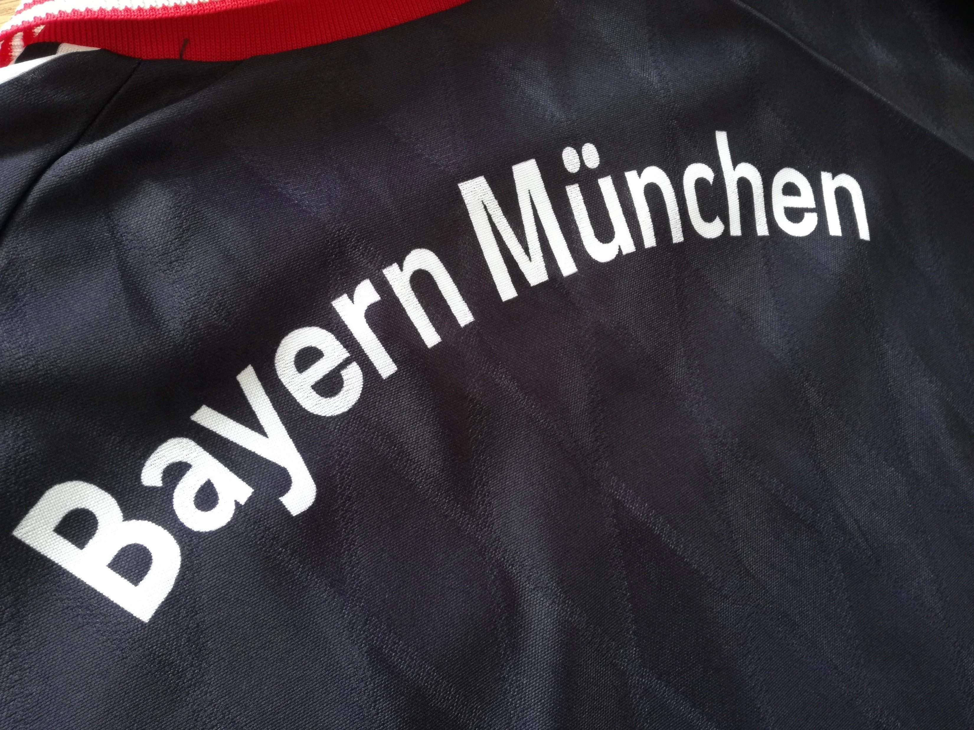 1997/98 Bayern Munich Home Football Shirt (S) - Image 8