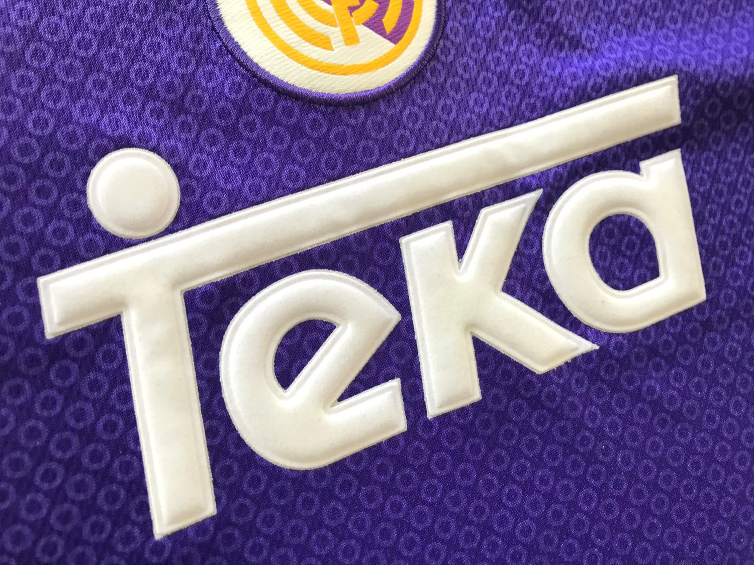 1997/98 Real Madrid Away Football Shirt (XL) - Image 4