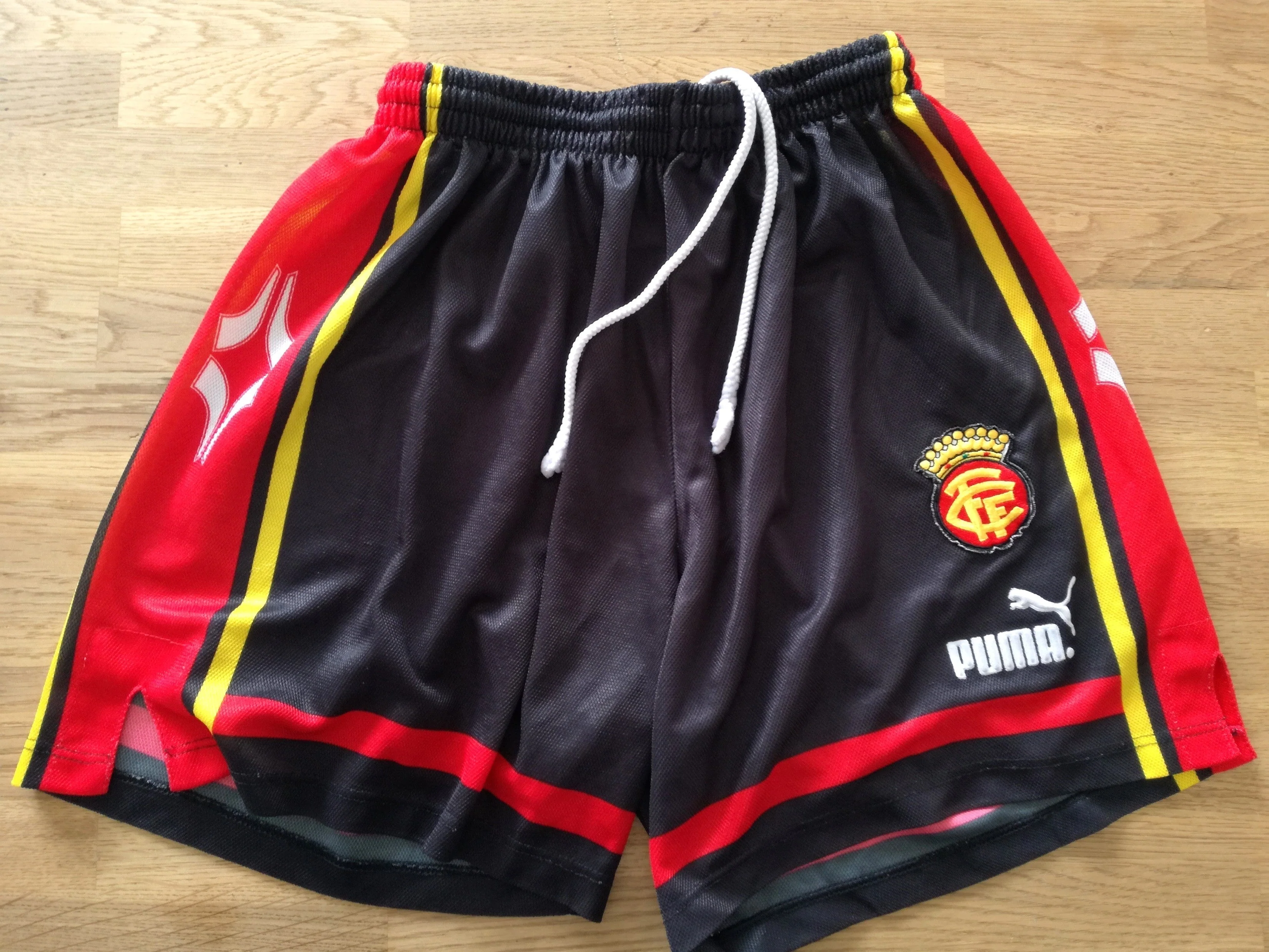 1998/99 Catalonia Home Player Issue Football Shirt + Shorts #11 (L) - Image 11