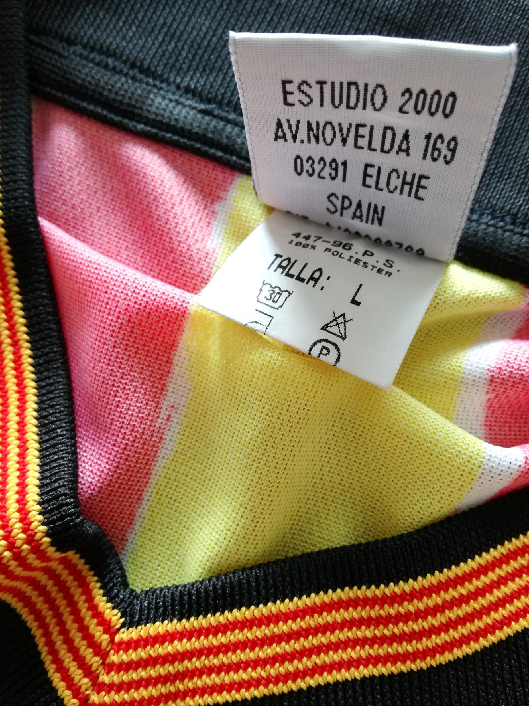 1998/99 Catalonia Home Player Issue Football Shirt + Shorts #15 (L) - Image 4