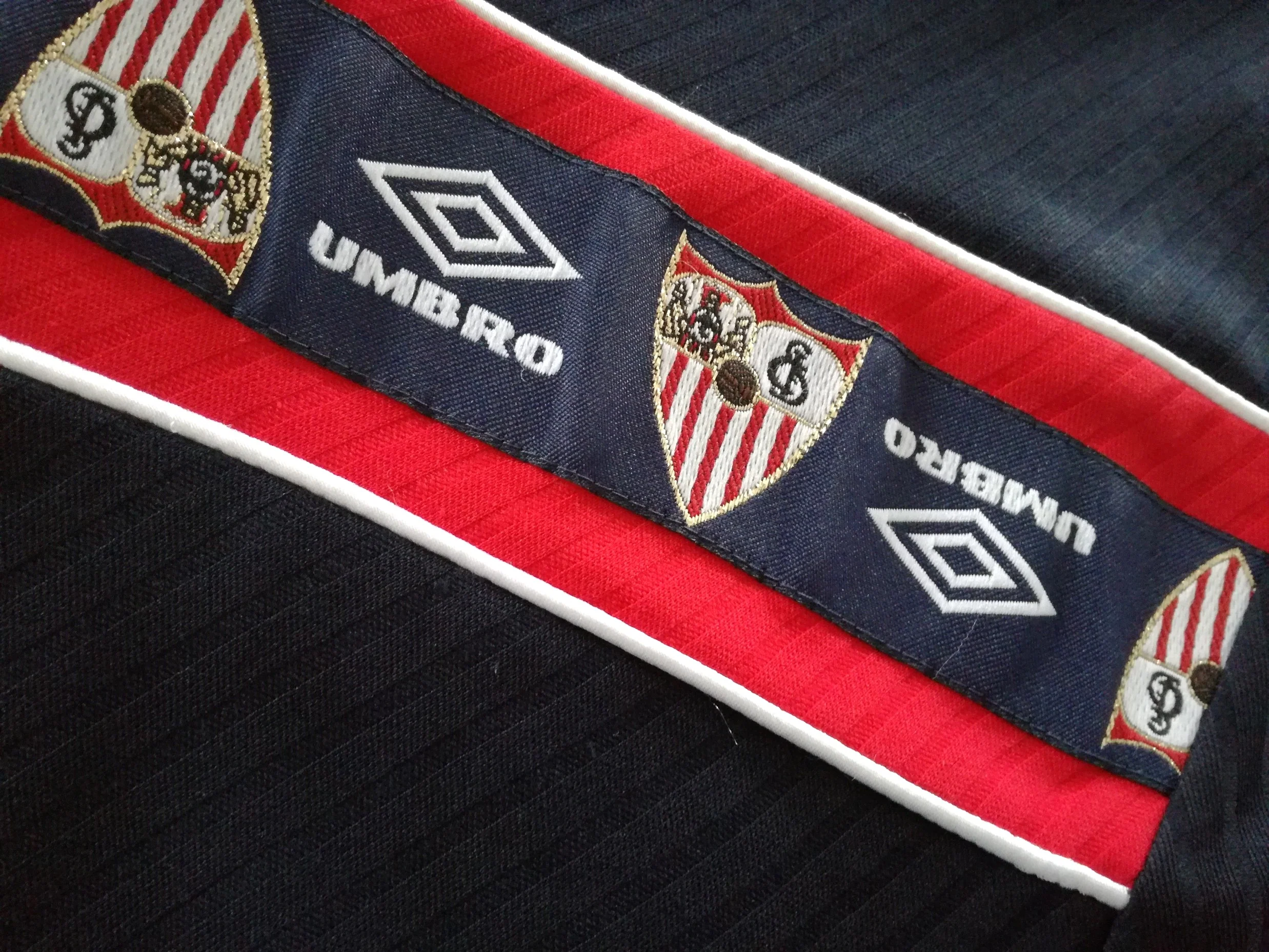 1998/99 Sevilla 3rd Football Shirt Olivera #8 (L) - Image 6