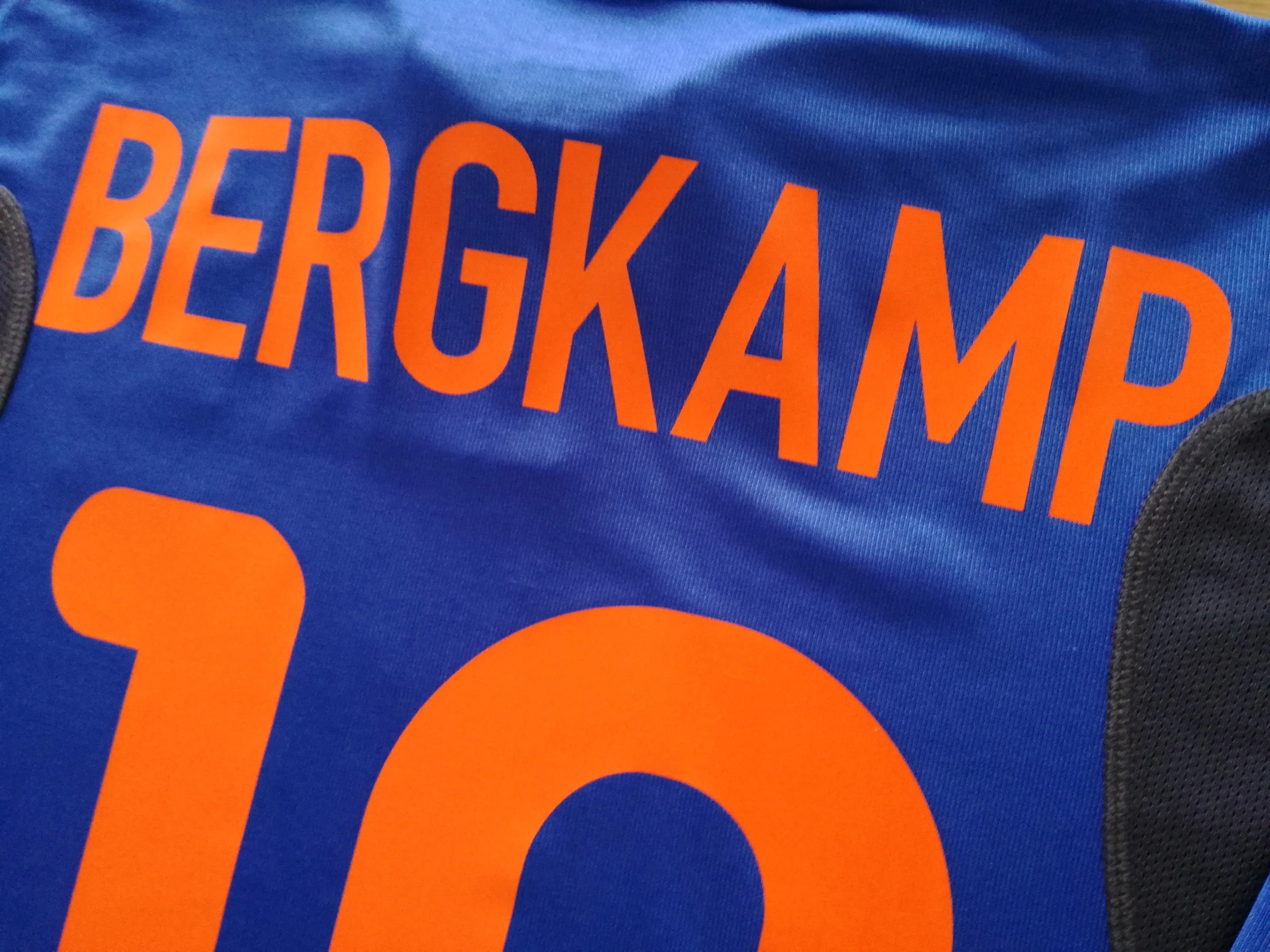2000/01 Netherlands Away Football Shirt Bergkamp #10 (M) - Image 4