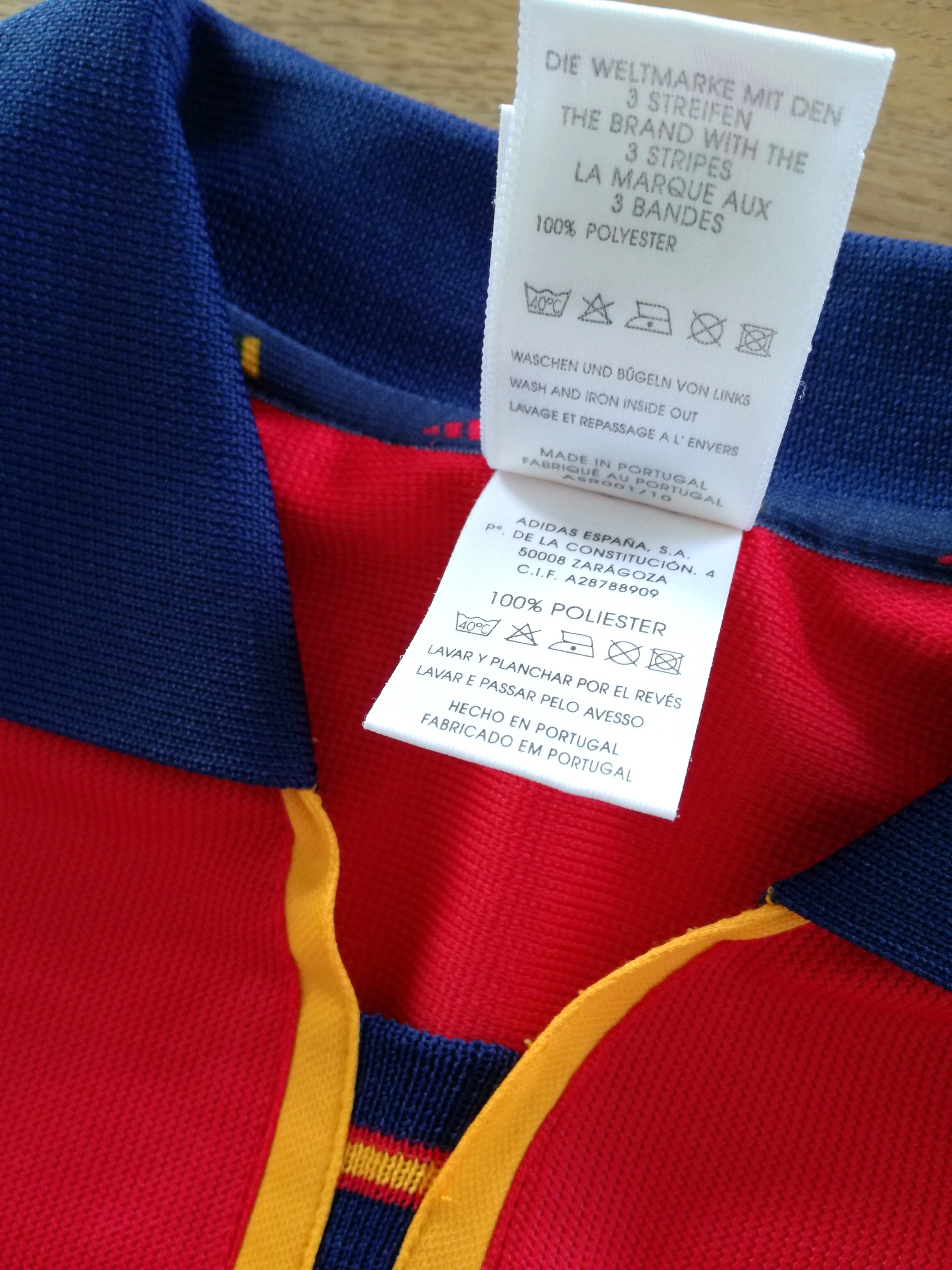2000/01 Spain Home Football Shirt (M) - Image 4
