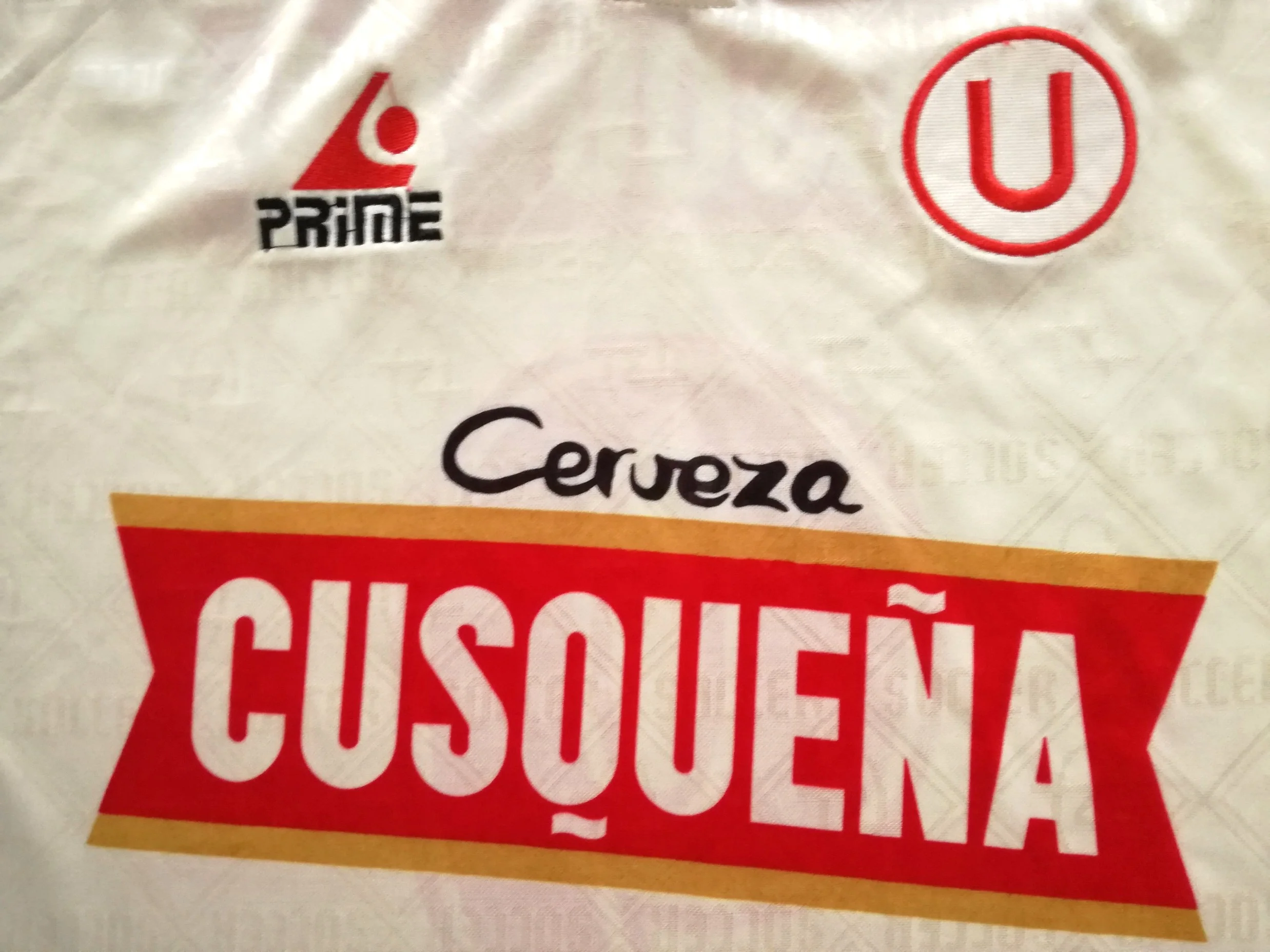 2000 Universitario Home Football Shirt #9 (L) - Image 4