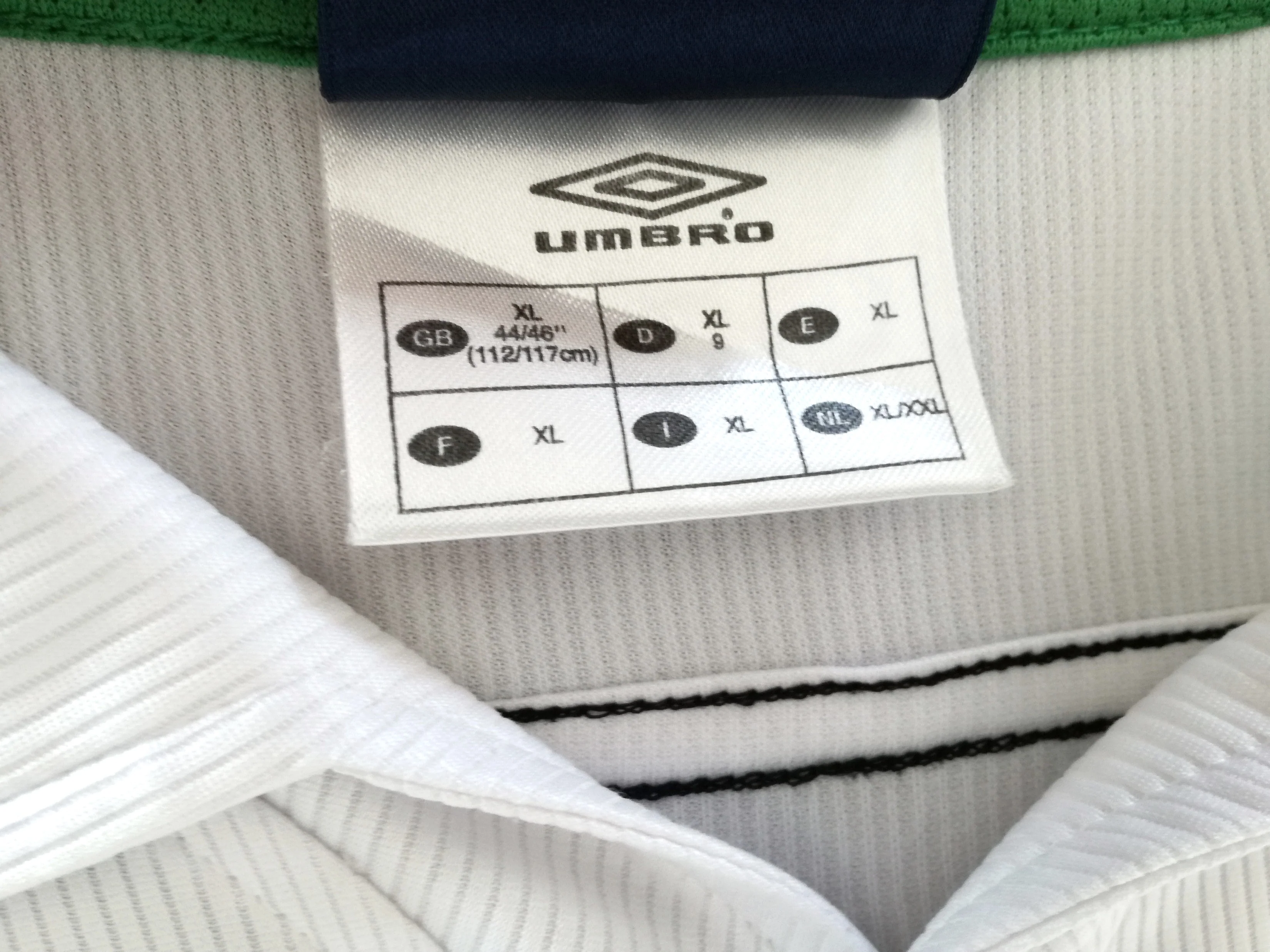 2001/02 Celtic Polo Shirt (XL) - Image 3
