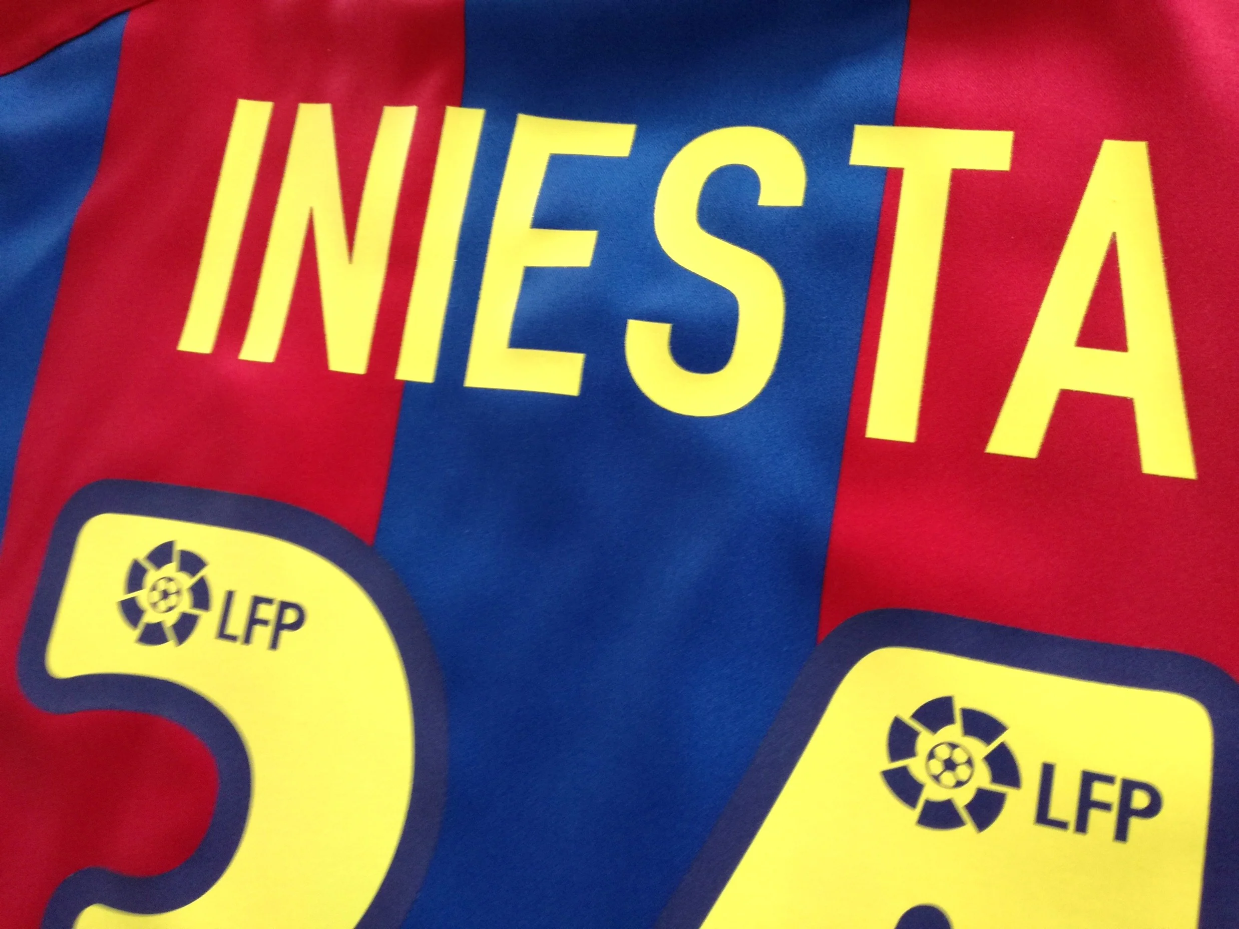 2002/03 Barcelona Home La Liga Player Issue Football Shirt Iniesta #34 (S) - Image 7