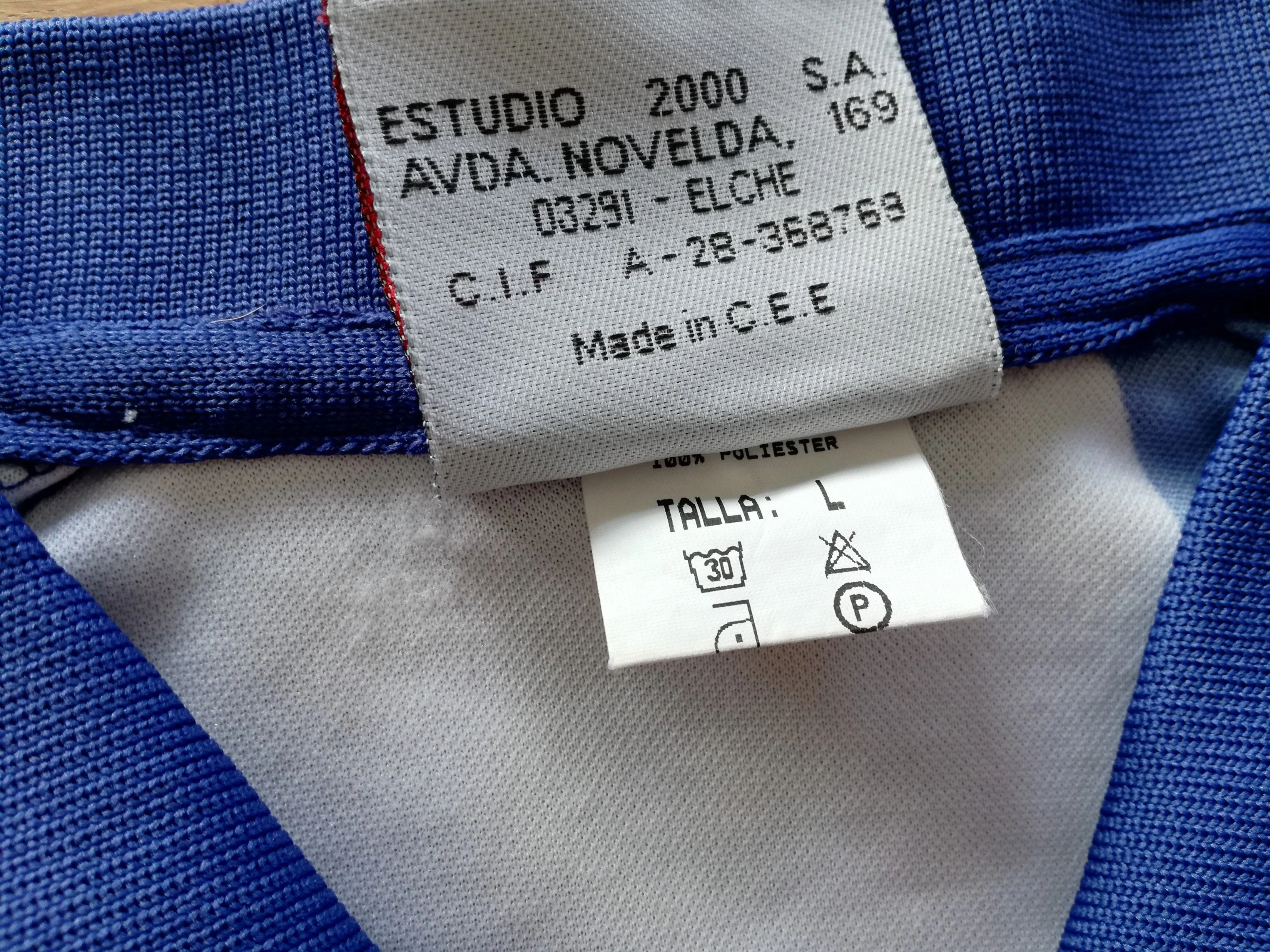2002/03 Catalonia Home Player Issue Football Shirt + Shorts #18 (L) - Image 3