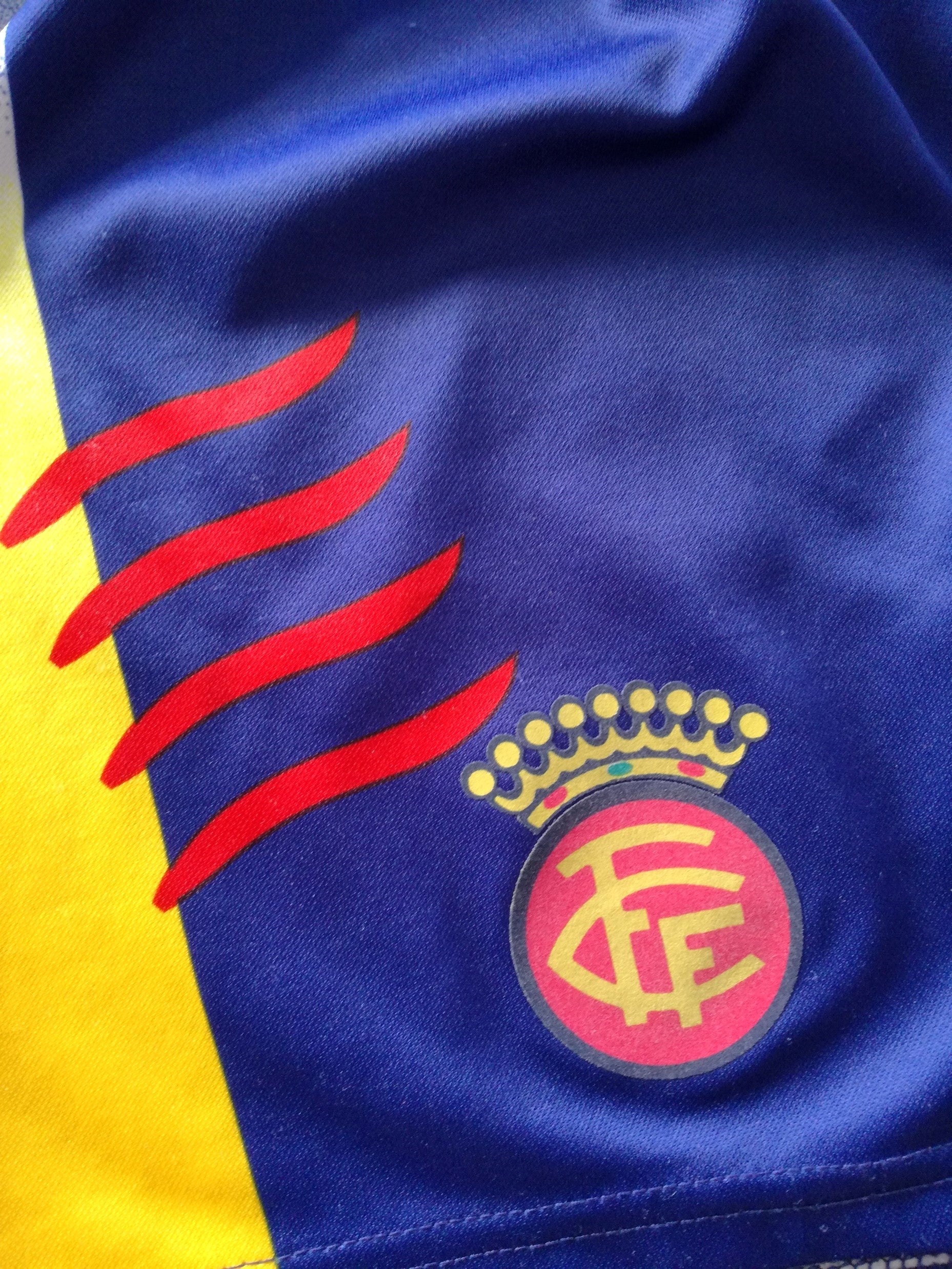2002/03 Catalonia Home Player Issue Football Shirt + Shorts #3 (L) - Image 9