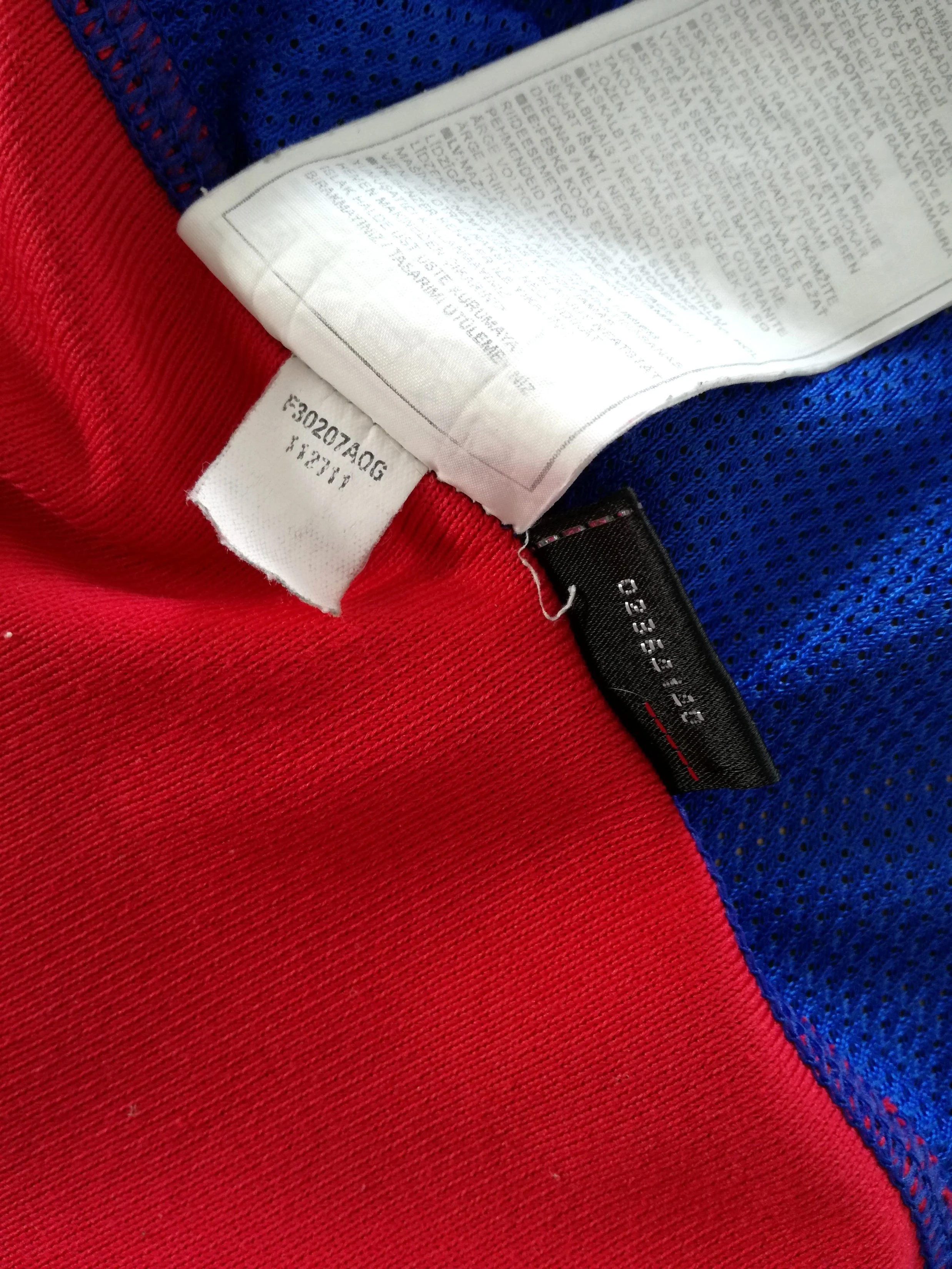 2002/03 FC Basel Home Football Shirt Kilian #10 (M) - Image 4
