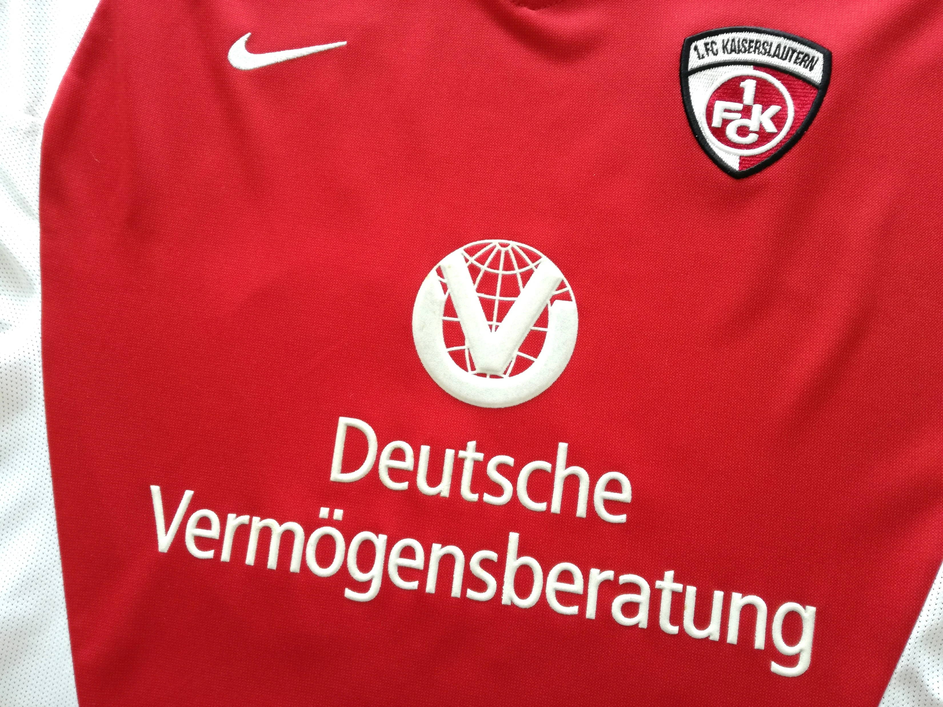 2002/03 Kaiserslautern Home Football Shirt #26 (M) - Image 3