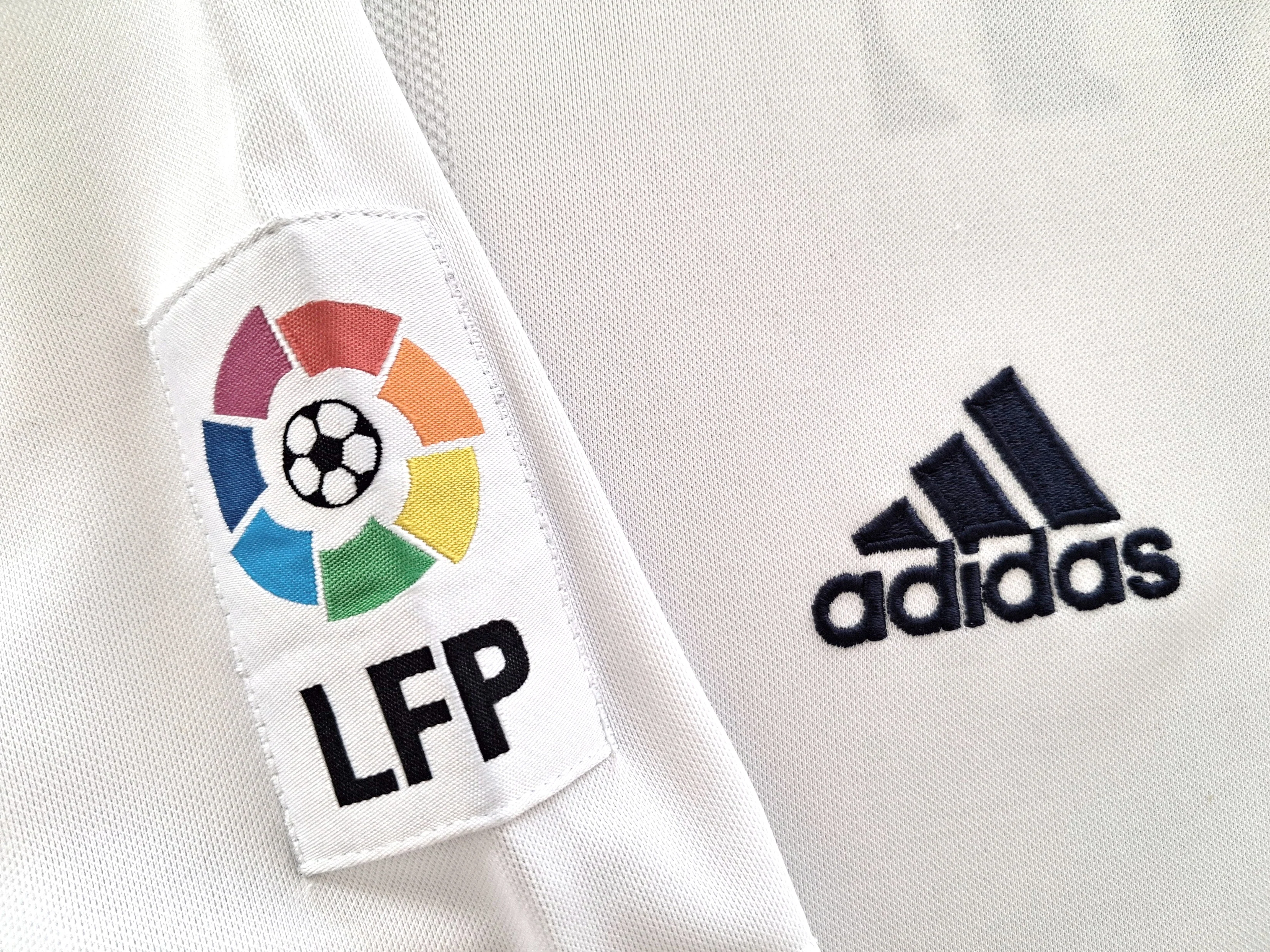 2002 Real Madrid Home La Liga Centenary Football Shirt Zidane #5 (M) - Image 6