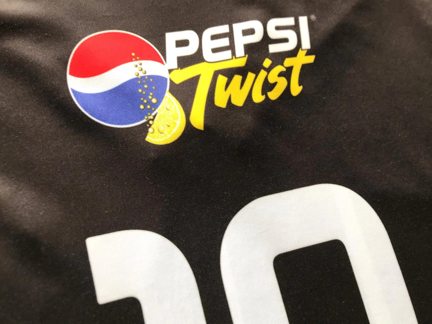 2003 Corinthians Away Football Shirt (Renato) #10 (L) - Image 7