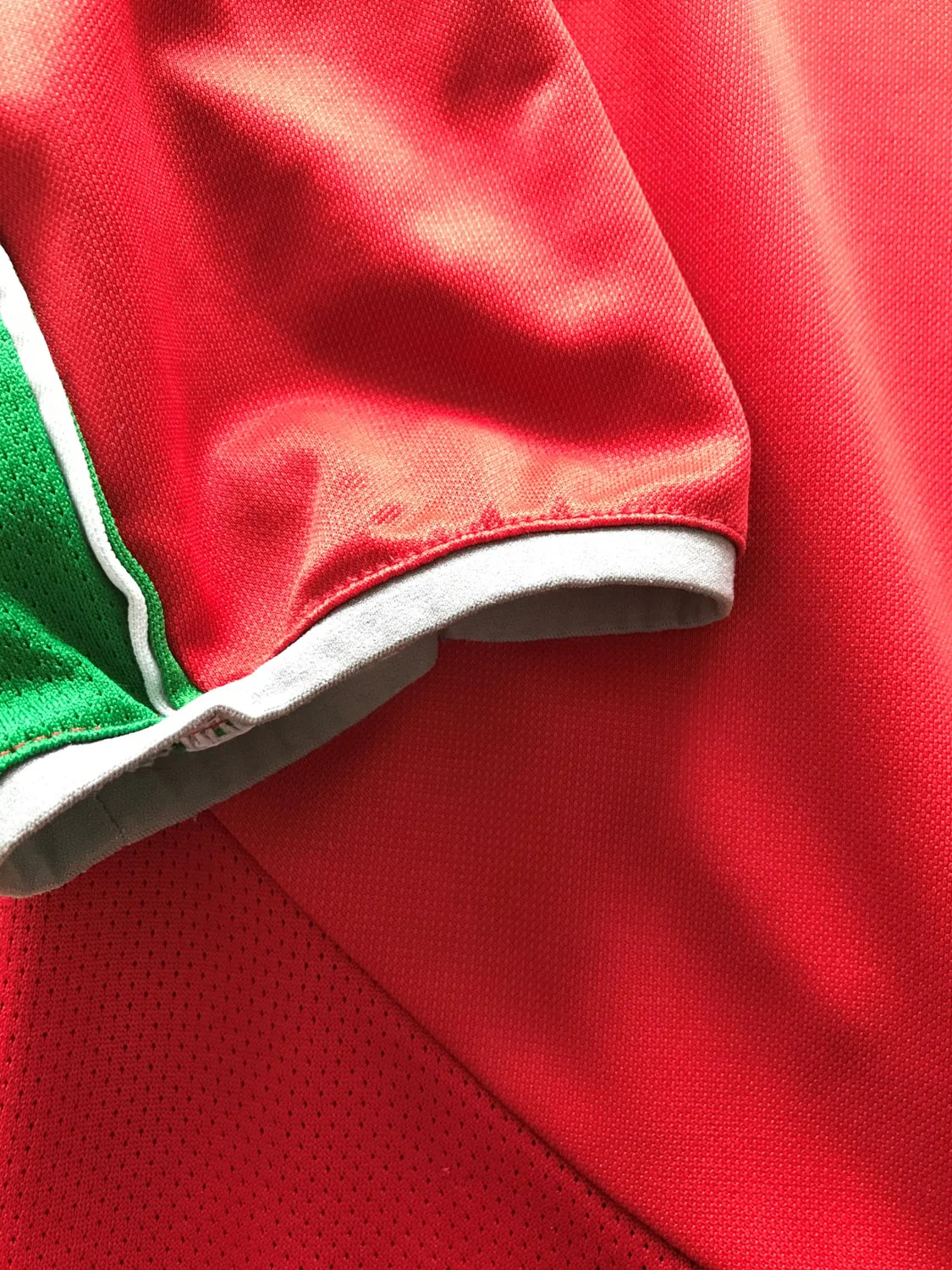 2003/04 Lokomotiv Moscow Home Football Shirt. (L) - Image 6