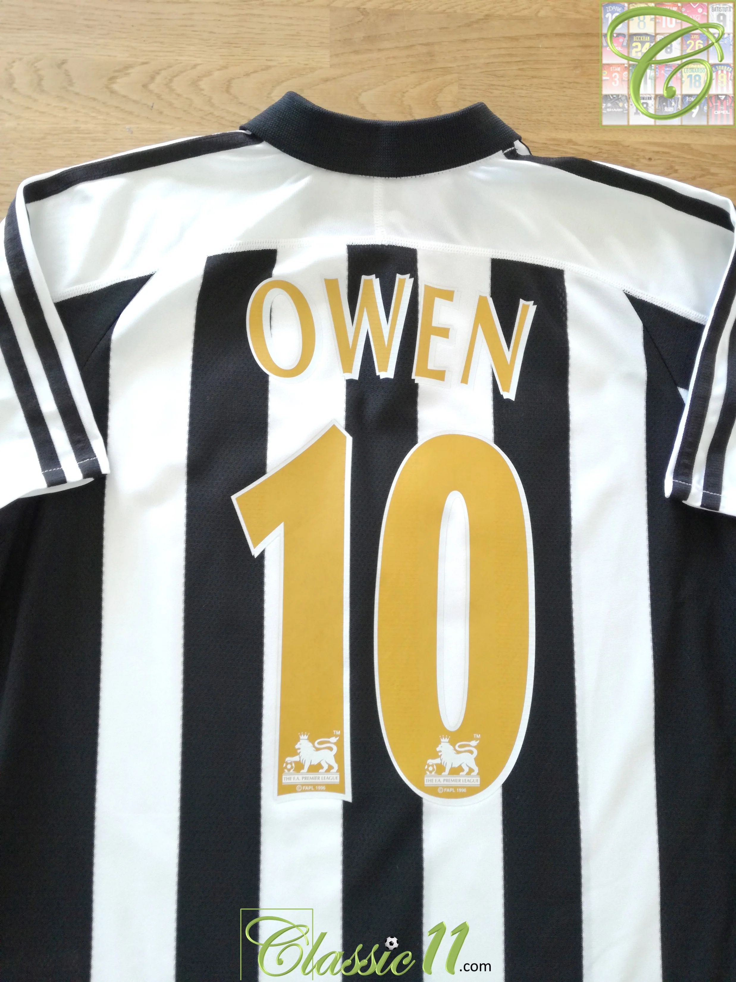 2003/04 Newcastle Utd Home Premier League Football Shirt Owen #10 (Kids)