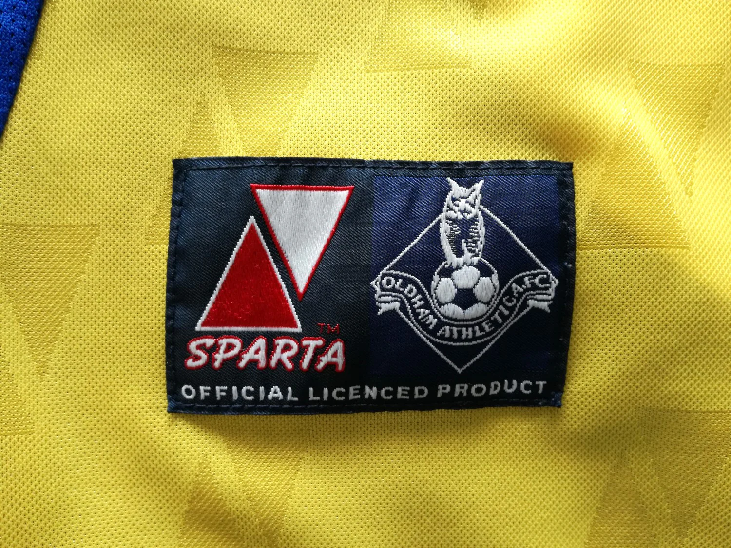 2003/04 Oldham Athletic Away Football Shirt (XL) - Image 4