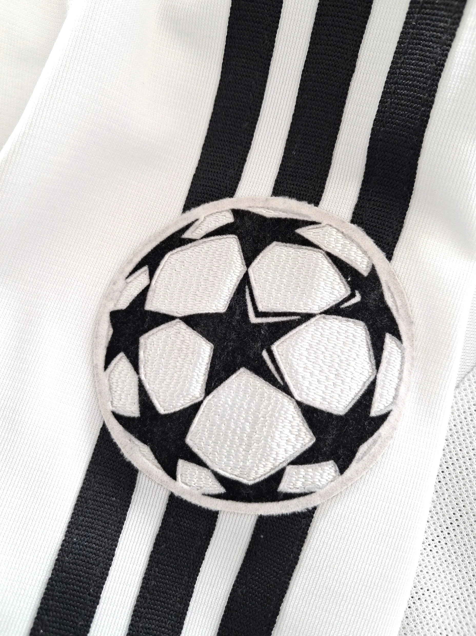 2003/04 Real Madrid Home Champions League Football Shirt. Beckham #23 (L) - Image 4