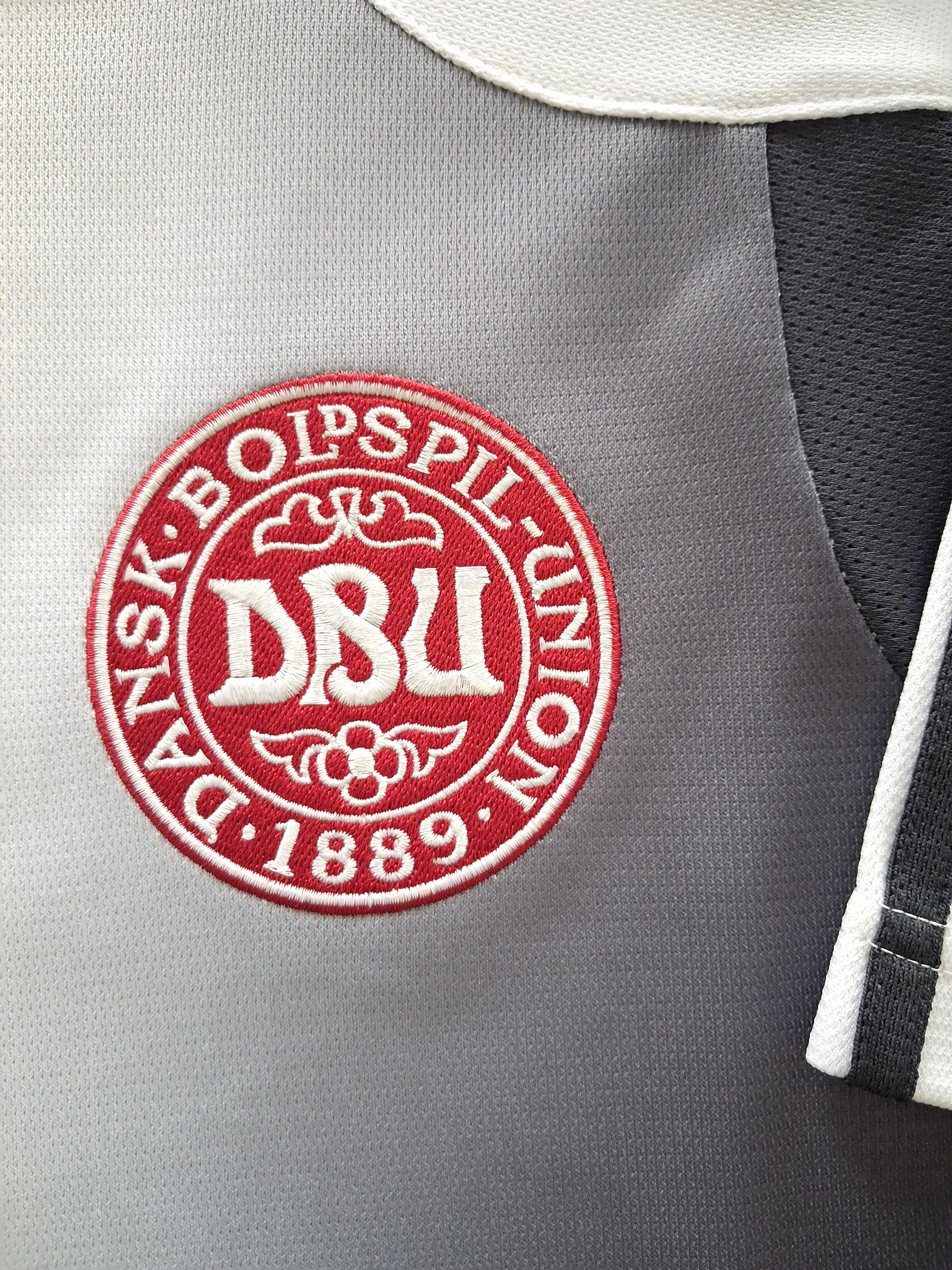 2004/05 Denmark Training Shirt (M) - Image 3