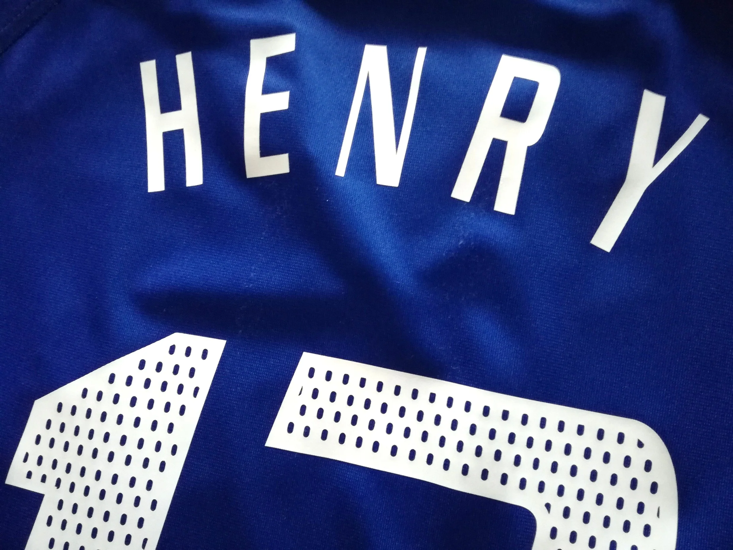 2004 France Home European Championship Football Shirt Henry #12 (L) - Image 9