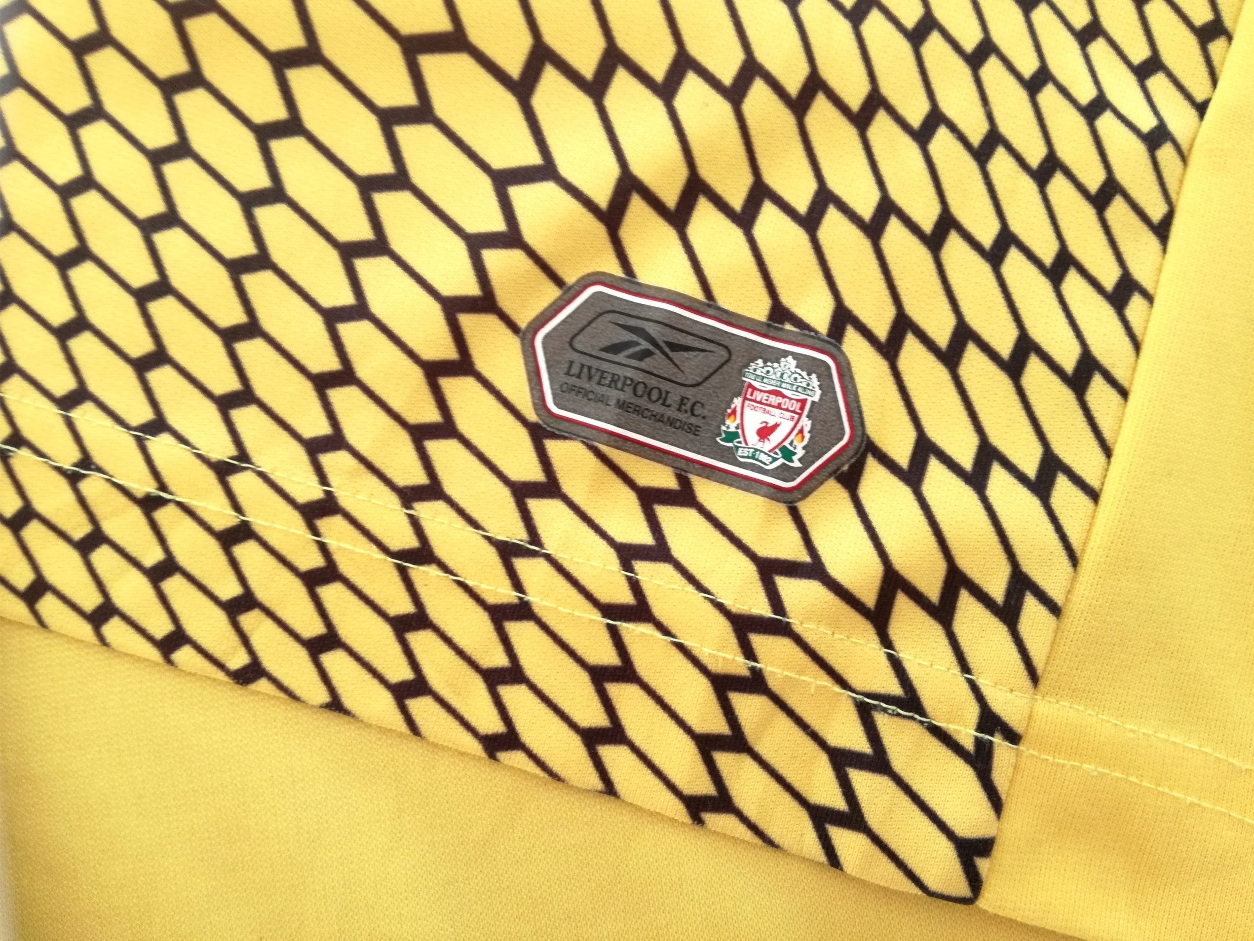 2004/05 Liverpool Away Football Shirt (S) - Image 9