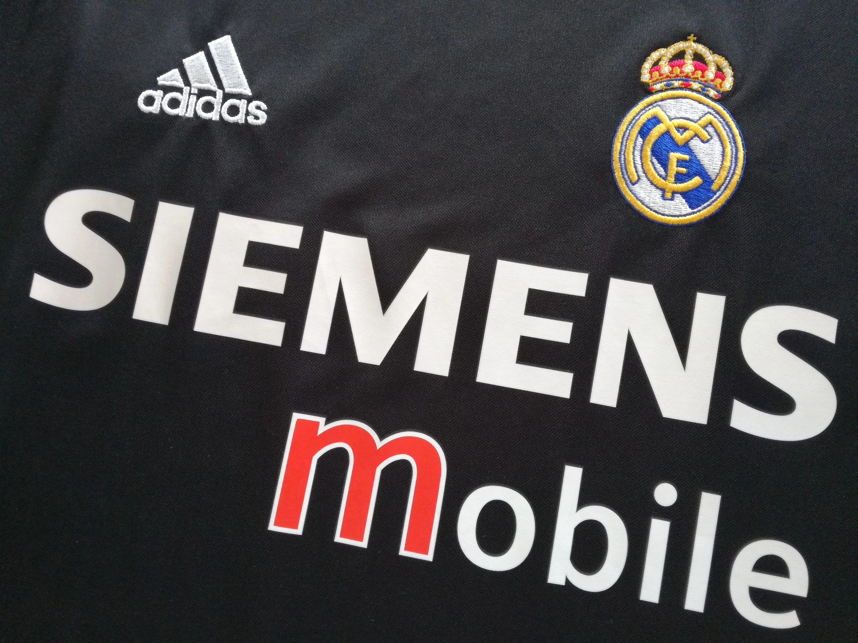 2004/05 Real Madrid Away La Liga Football Shirt (S) - Image 3