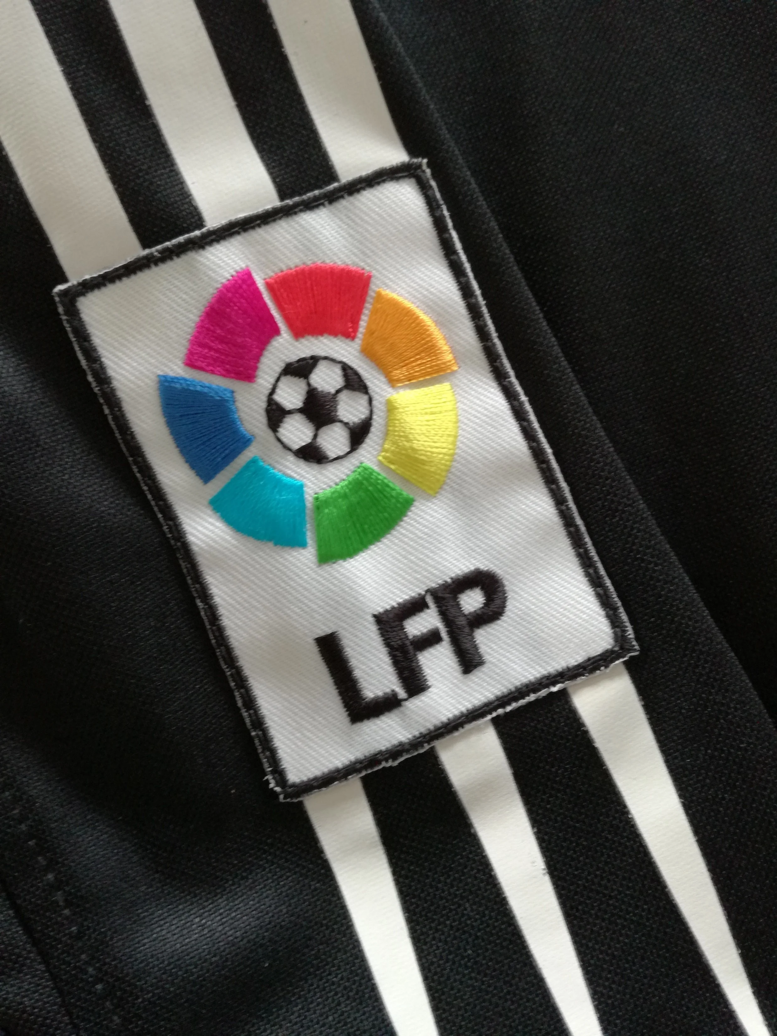 2004/05 Real Madrid Away La Liga Football Shirt (S) - Image 5