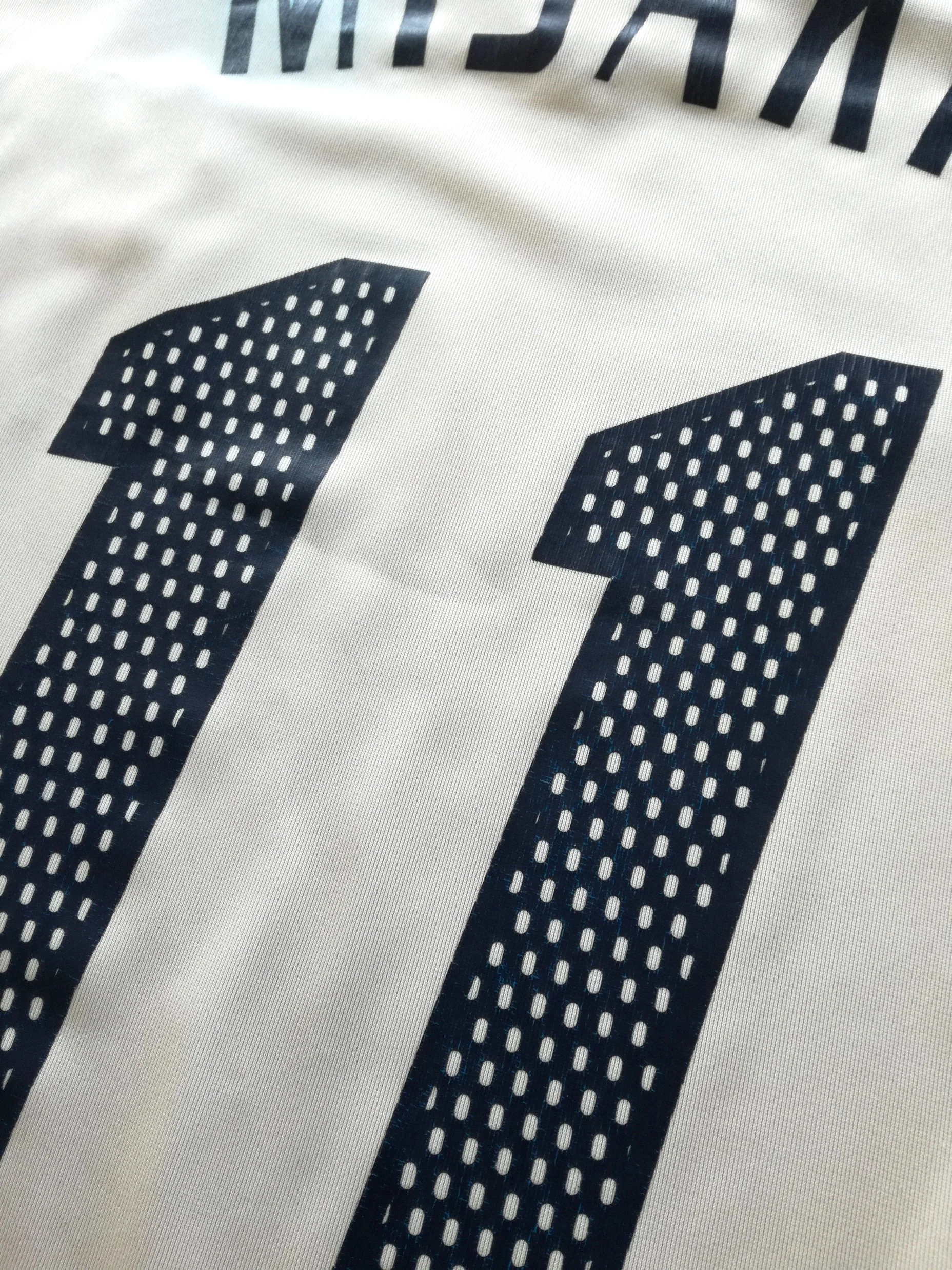 2004/05 Japan Away Football Shirt Misaki #11 (L) - Image 6