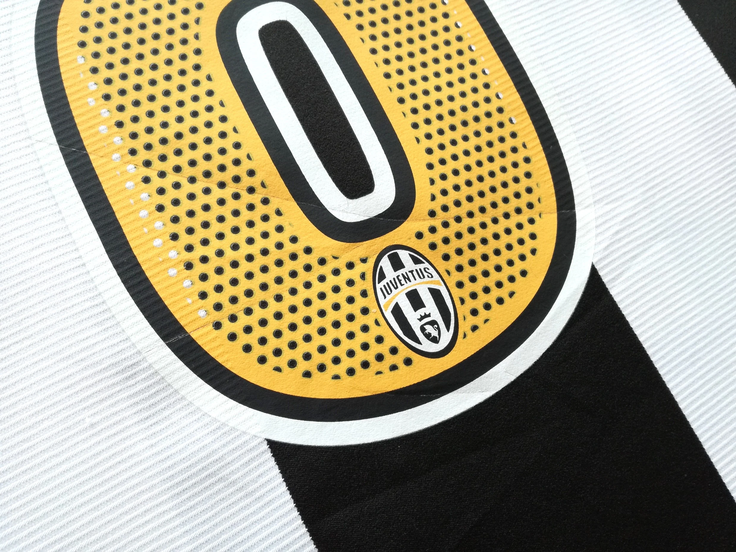 2004/06 Juventus Home Football Shirt Emerson #8 (L) - Image 6