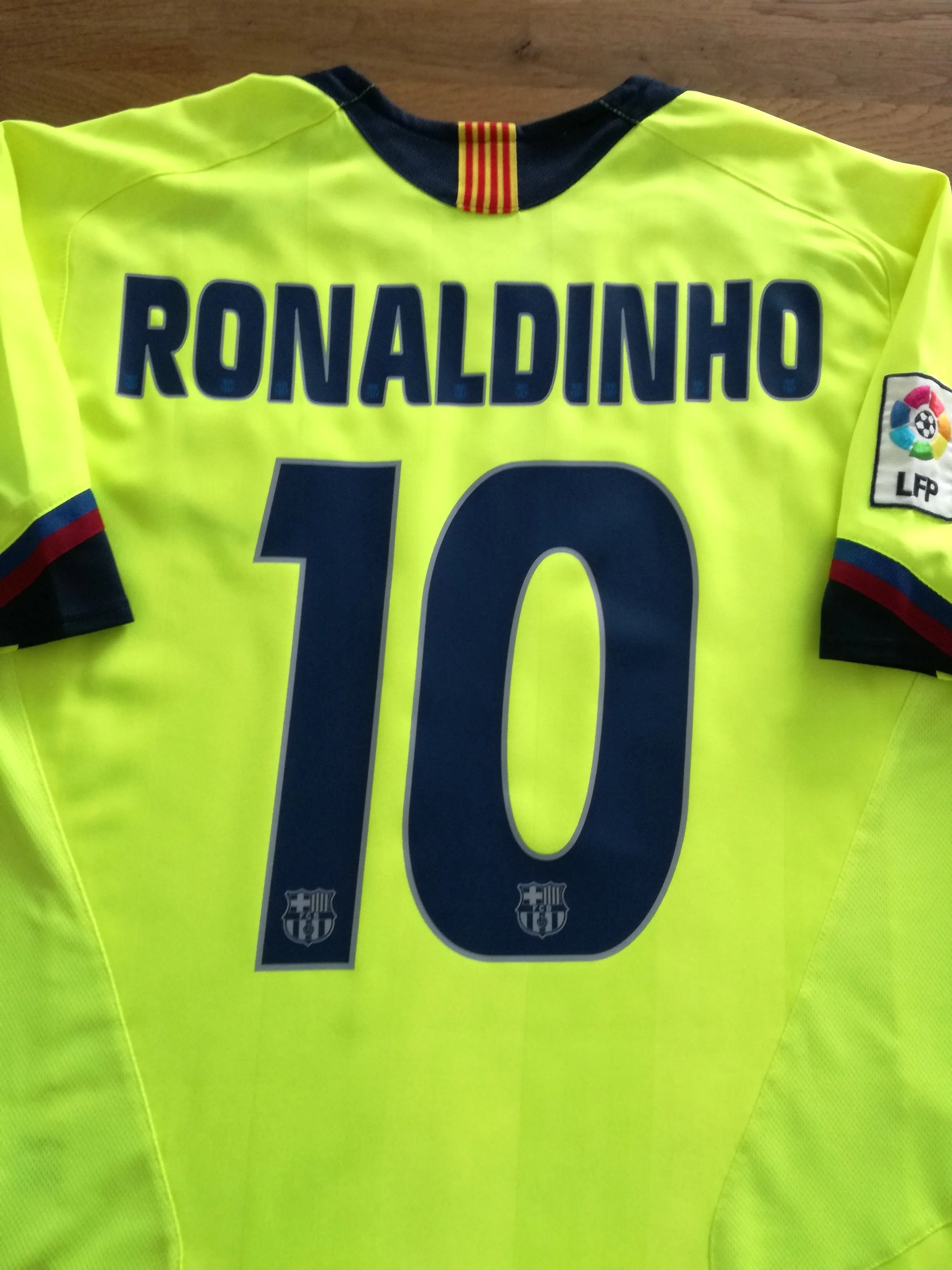 2005/06 Barcelona Away La Liga Football Shirt Ronaldinho #10 (M)
