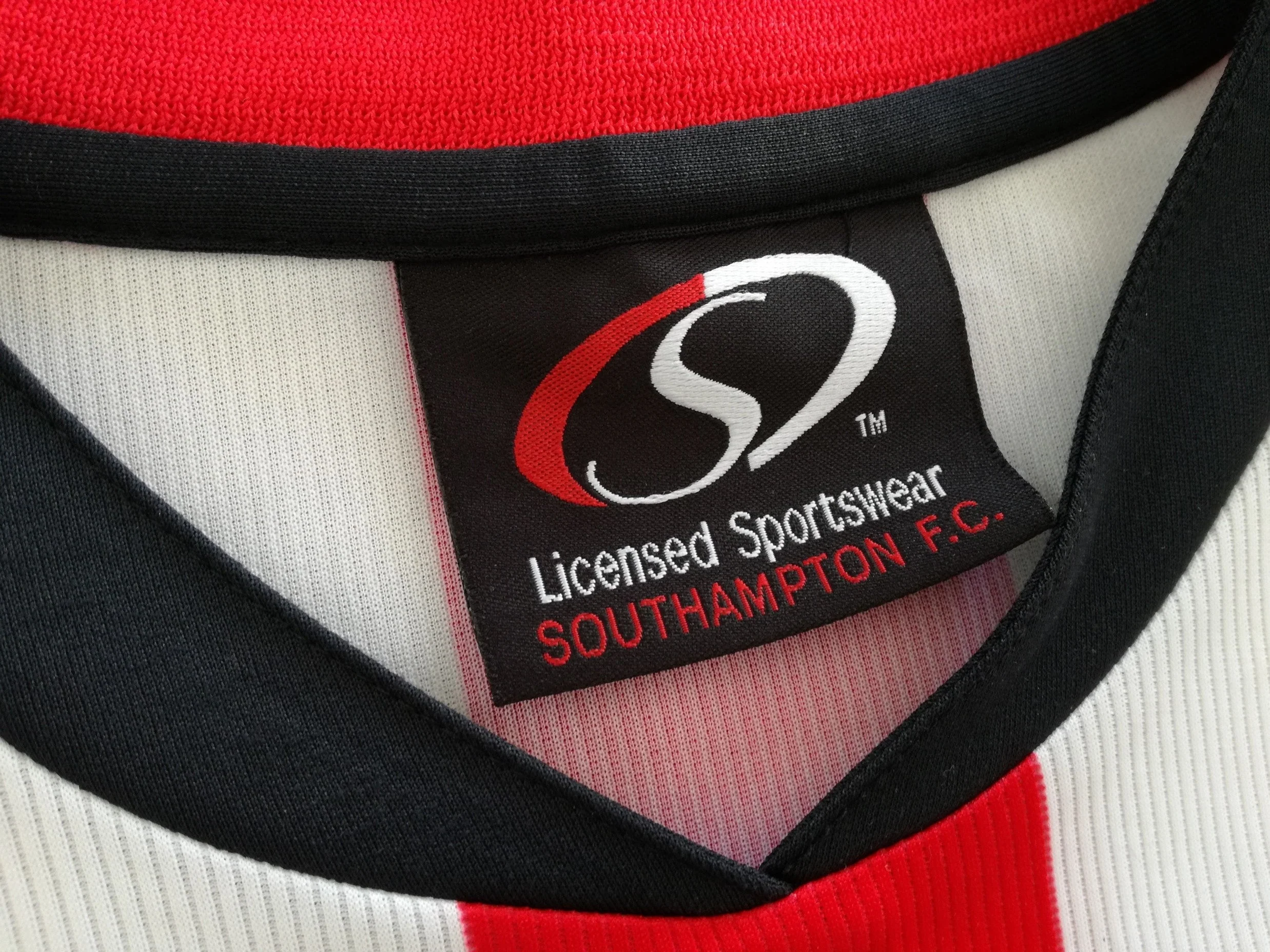 2005/06 Southampton Home Football Shirt (XL) - Image 2