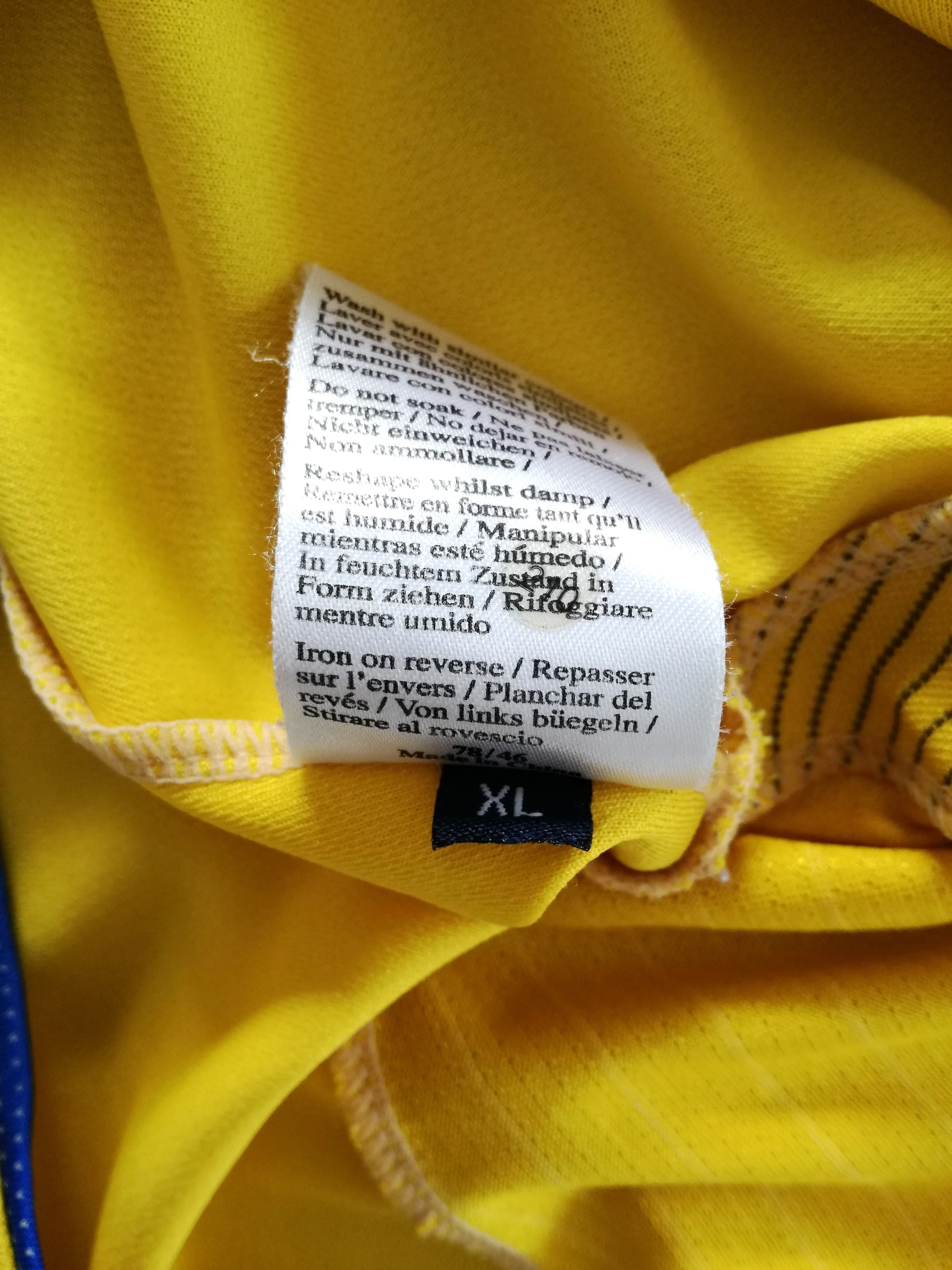 2005/06 Sweden Home Football Shirt Ibrahimović (XL) - Image 10