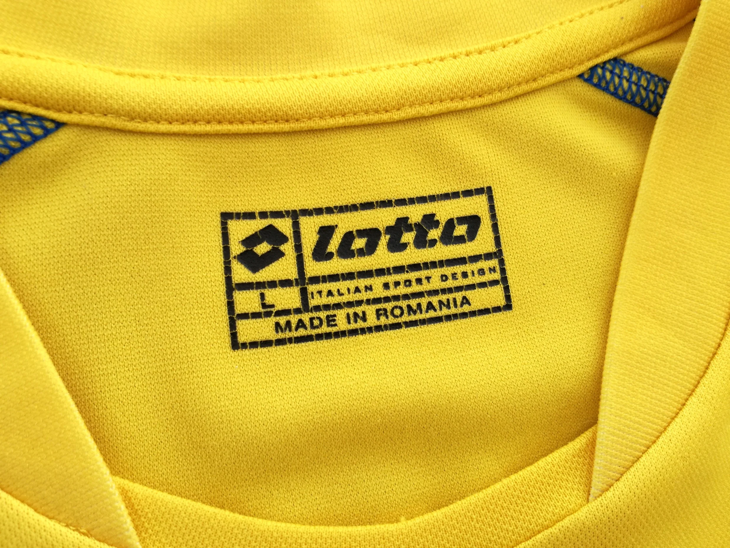 2005/06 Ukraine Home Football Shirt Shevchenko #7 (L) - Image 3