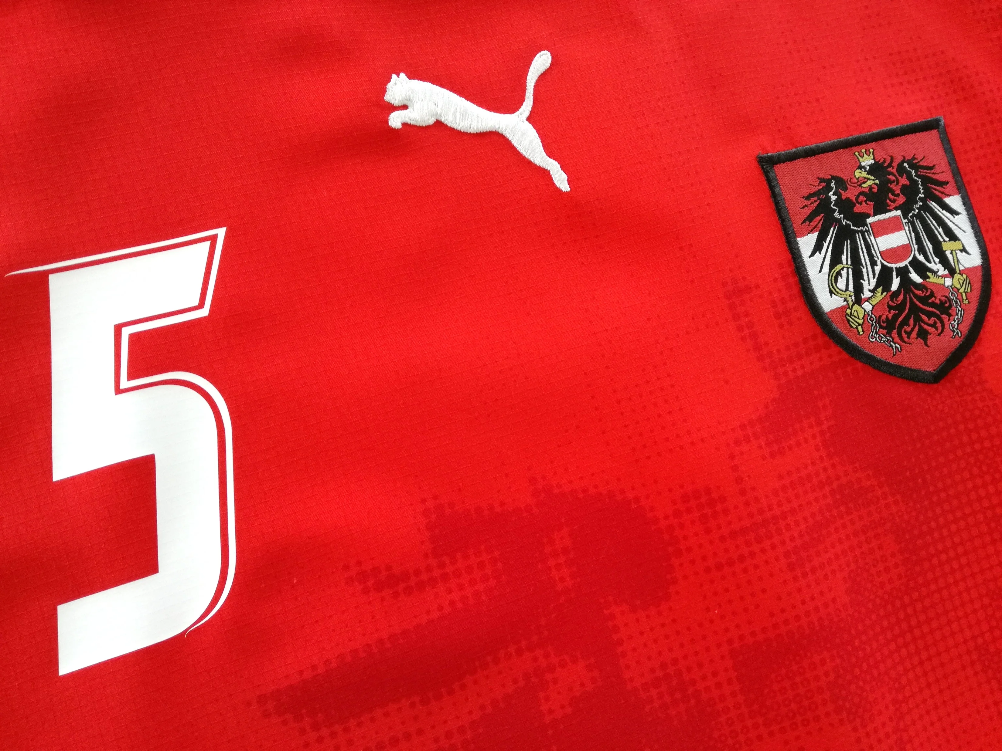 2006/07 Austria Home Football Shirt Fuchs #5 (M) - Image 3