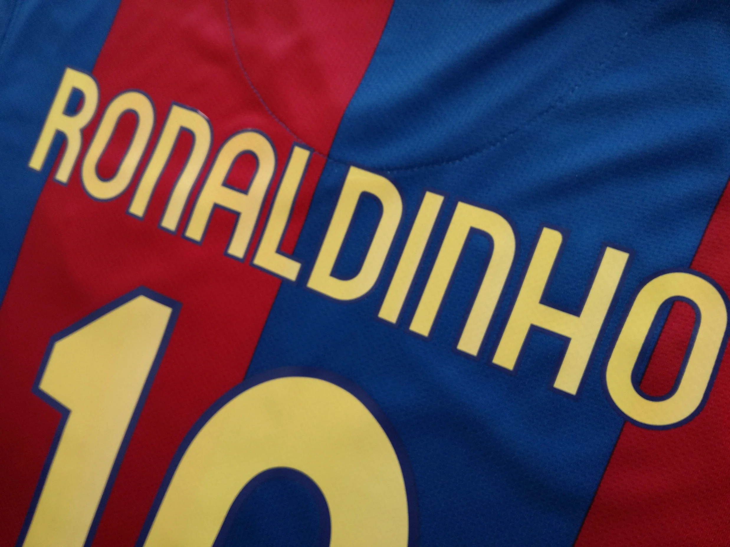 2006/07 Barcelona Home La Liga Football Shirt Ronaldinho #10 (L) - Image 6