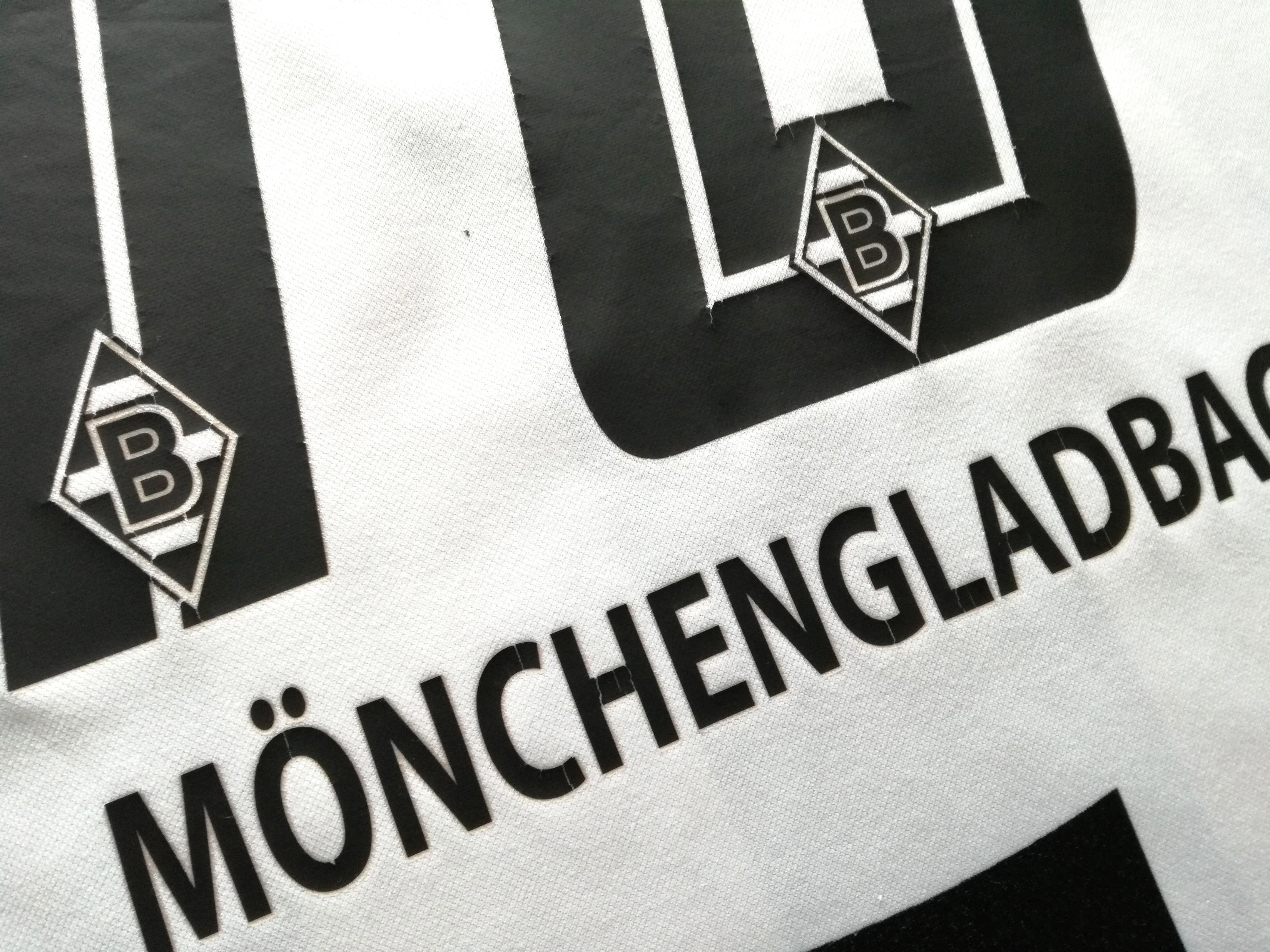 2006/07 Borussia M'gladbach Home Bundesliga Football Shirt Insua #10 (XXL) - Image 11