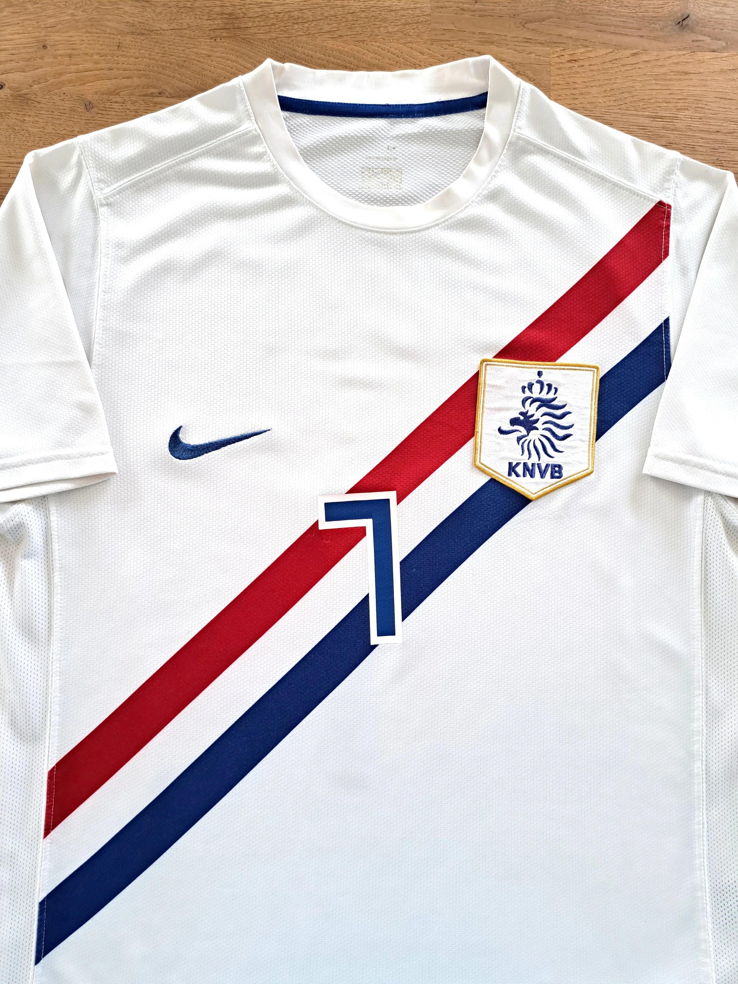 2006/07 Netherlands Away Football Shirt Kuyt #7 (S) - Image 2