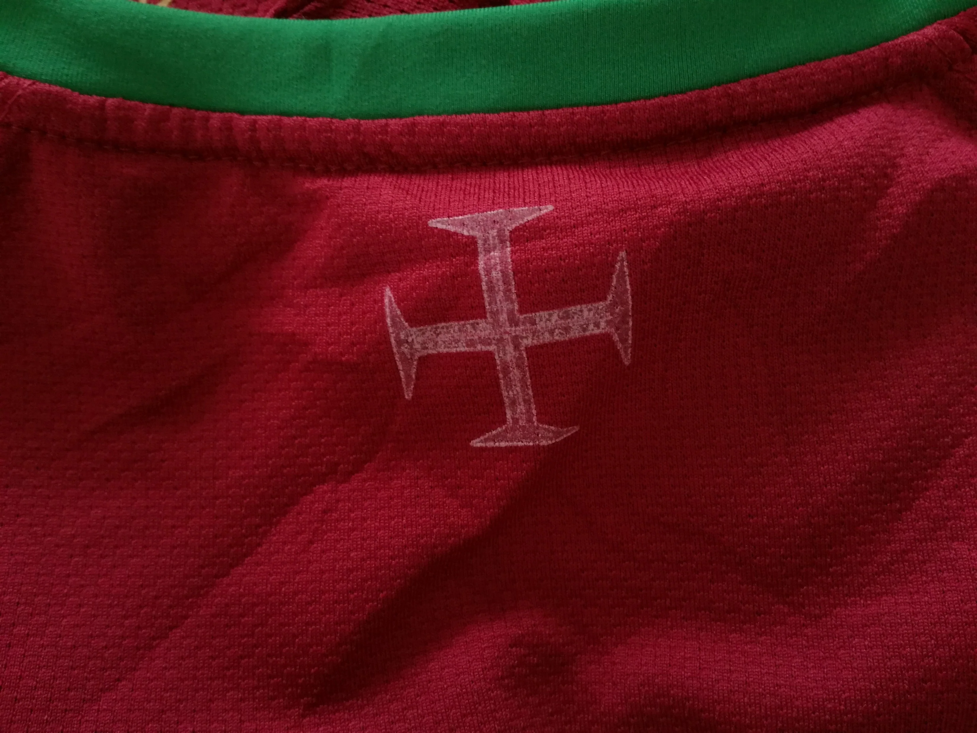 2006/07 Portugal Home Football Shirt (XXL) - Image 4
