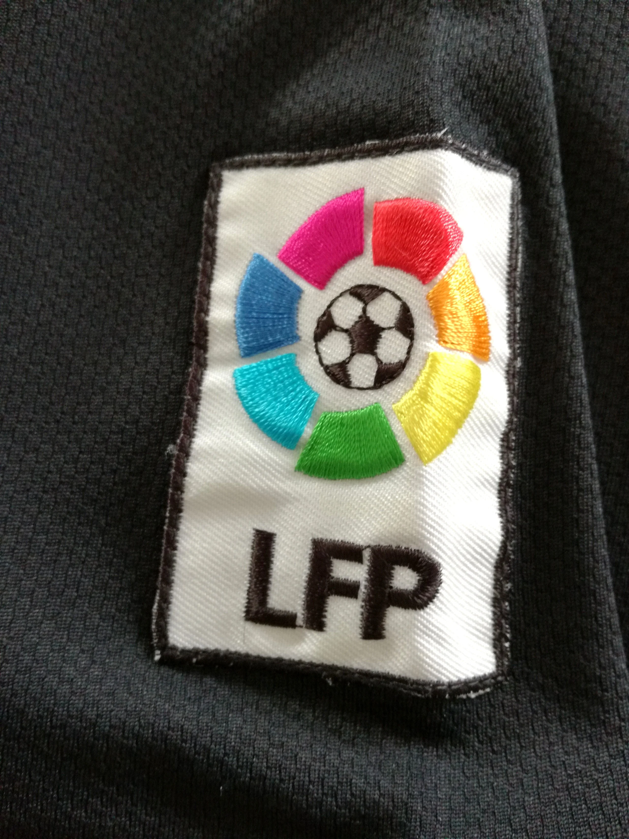 2006/07 Valencia Away La Liga Football Shirt Morientes #9 (L) - Image 4