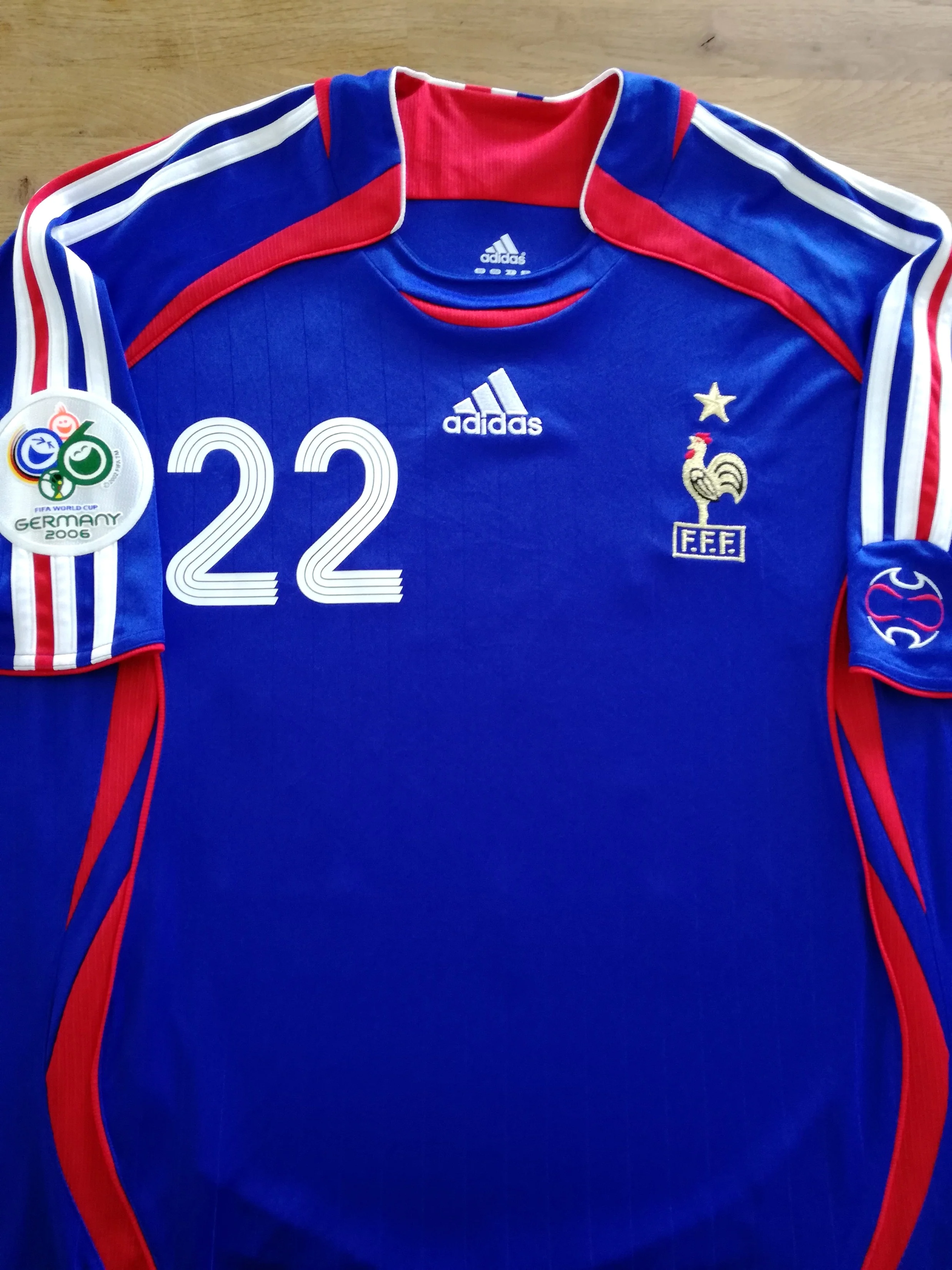 2006 France Home World Cup Football Shirt Ribery #22 (L) - Image 2