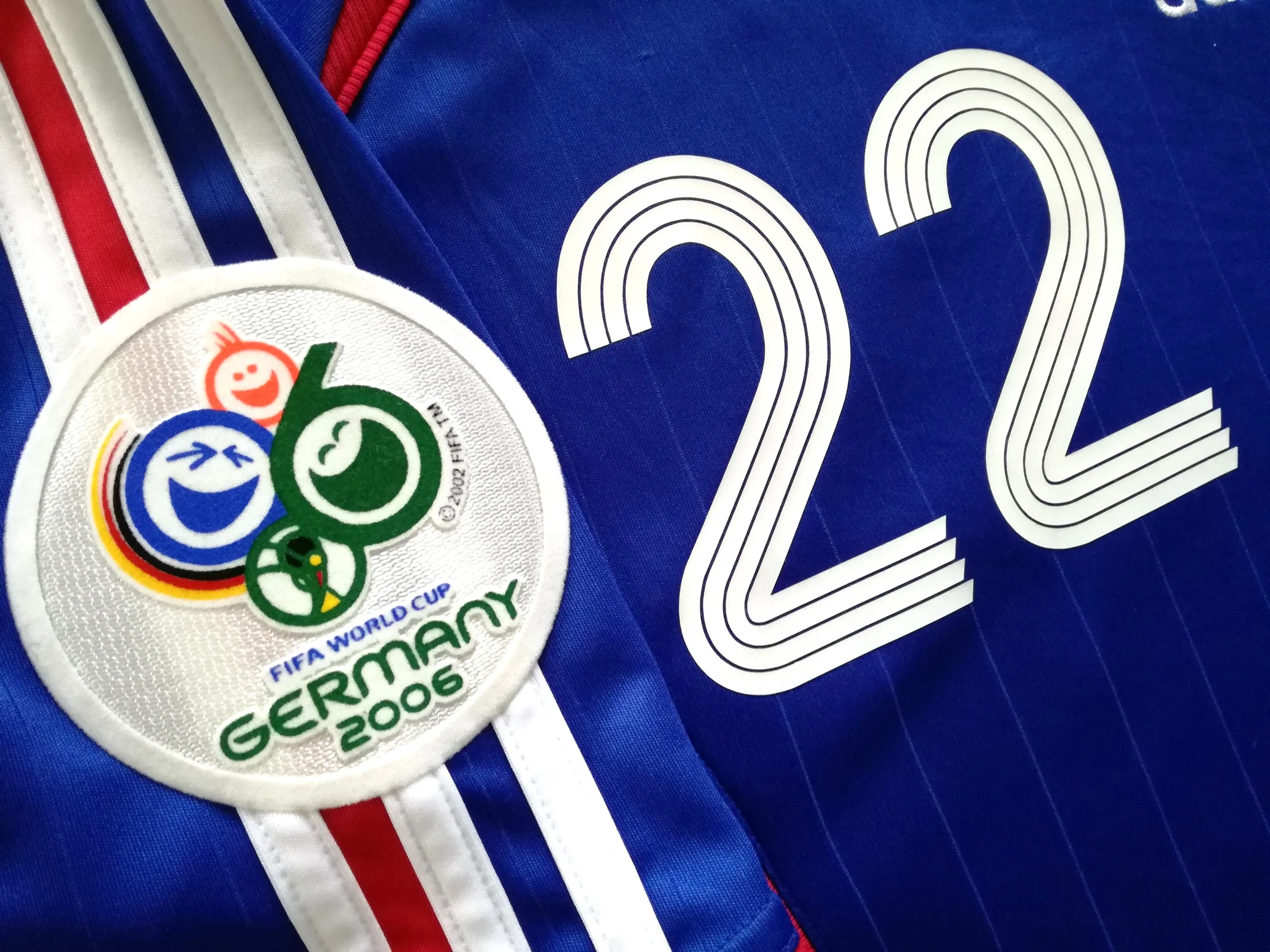 2006 France Home World Cup Football Shirt Ribery #22 (L) - Image 4