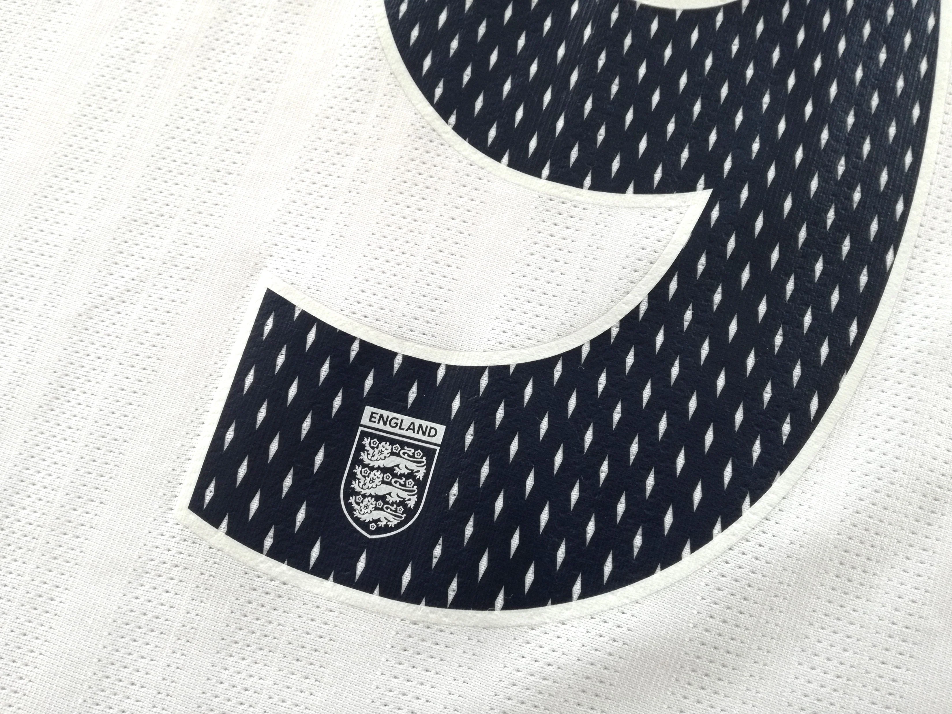 2007/08 England Home Football Shirt Rooney #9 (XL) - Image 10