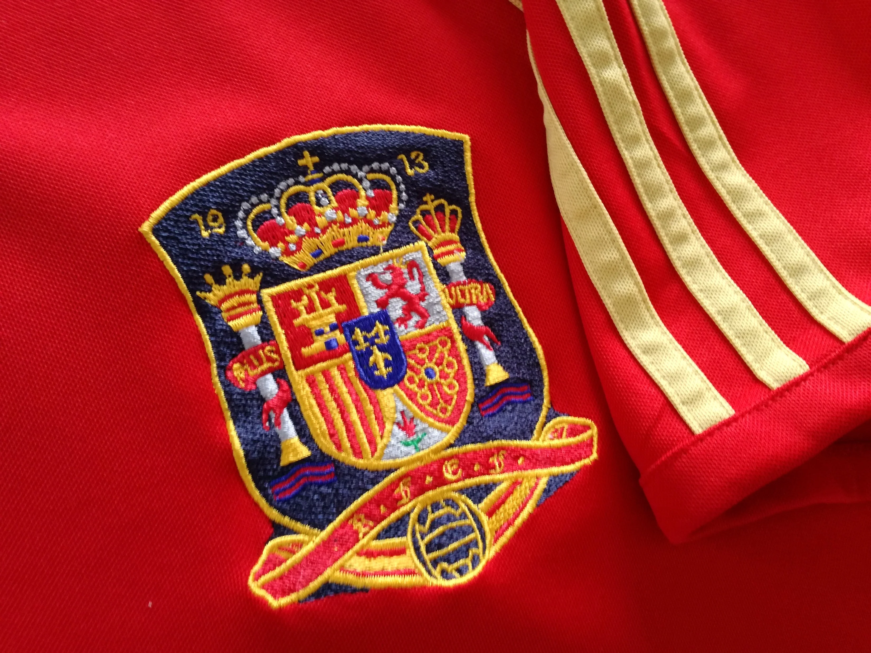 2007/08 Spain Home Basic Football Shirt (M) - Image 3