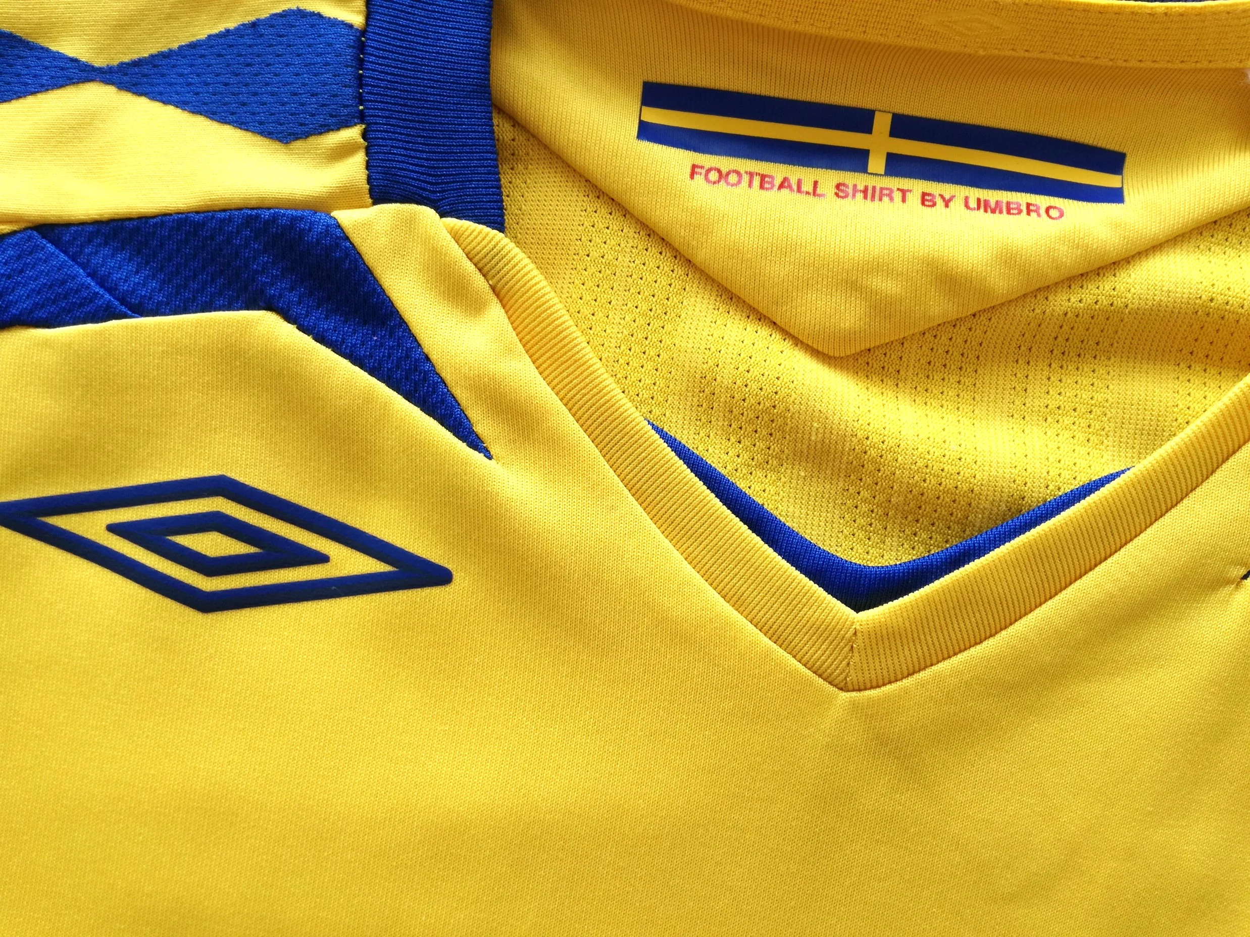 2007/08 Sweden Home Football Shirt (S) - Image 3