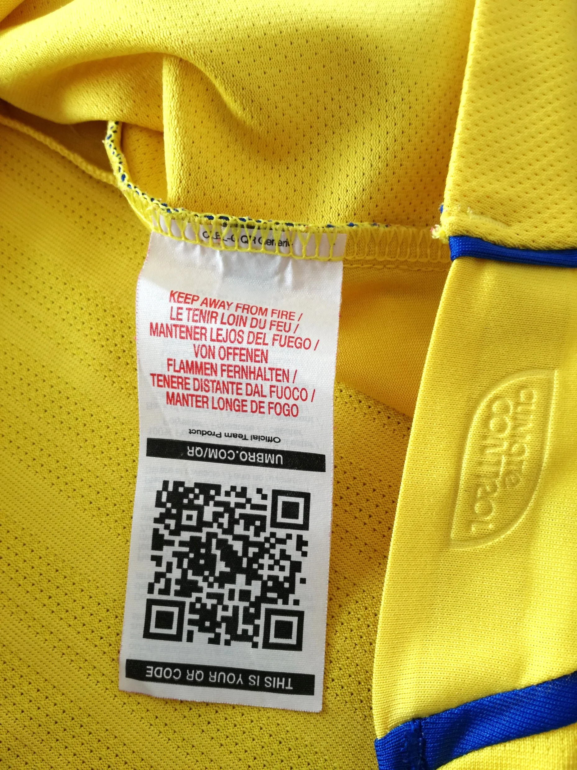 2007/08 Sweden Home Football Shirt (S) - Image 4