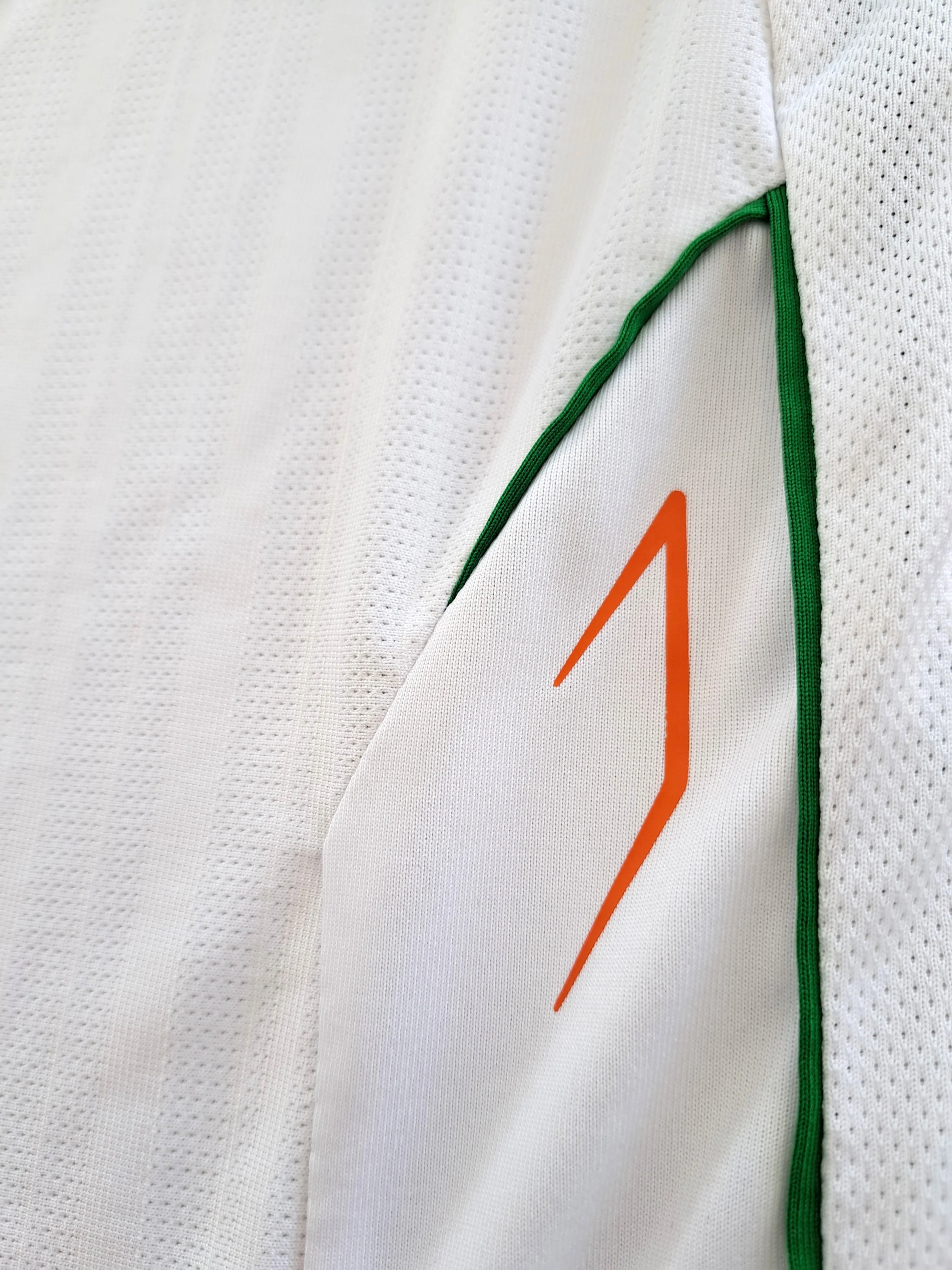2007 Republic of Ireland Away '4th Military Games' Football Shirt #11 (L) - Image 5