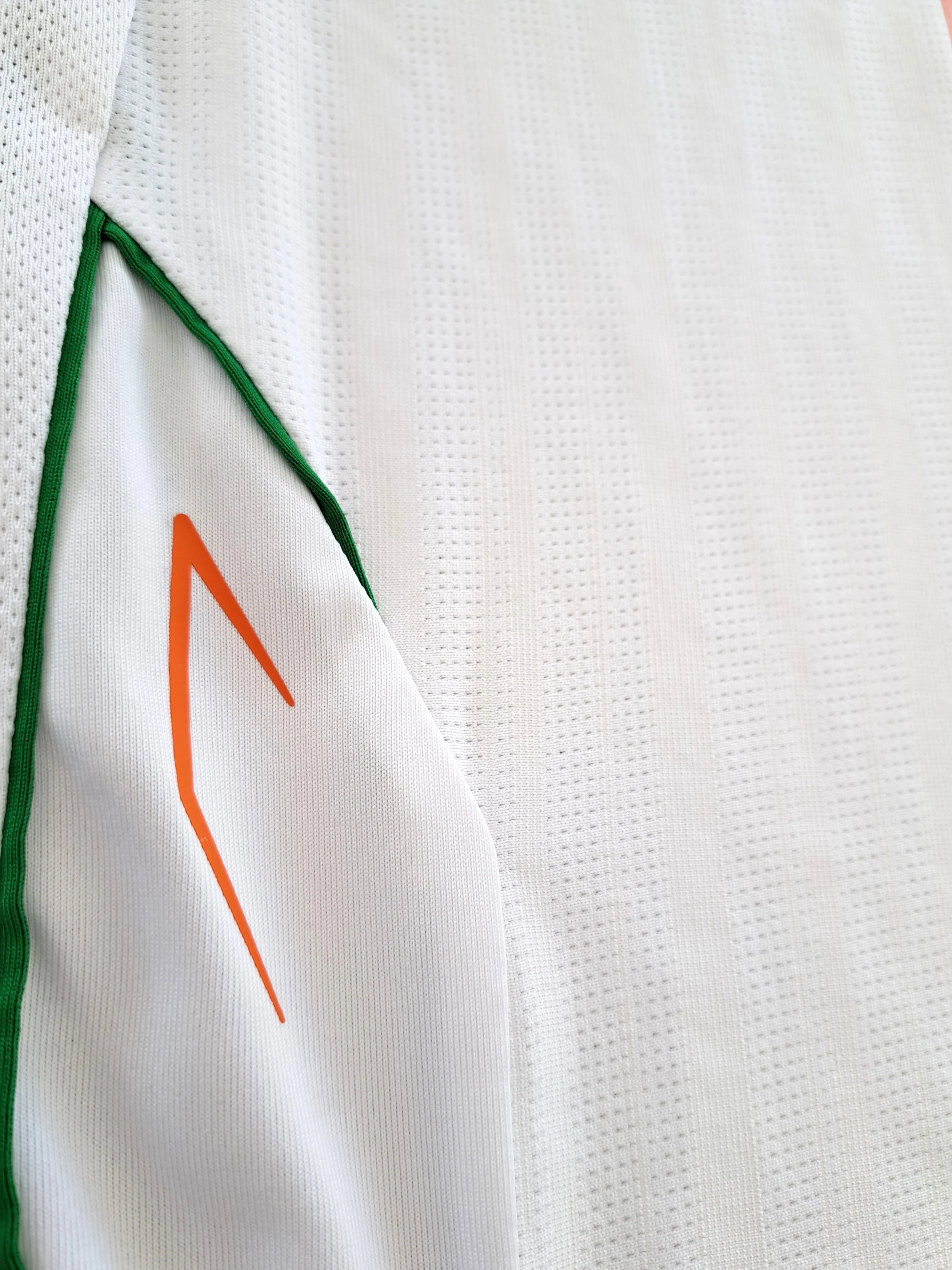 2007 Republic of Ireland Away '4th Military Games' Football Shirt #11 (L) - Image 6